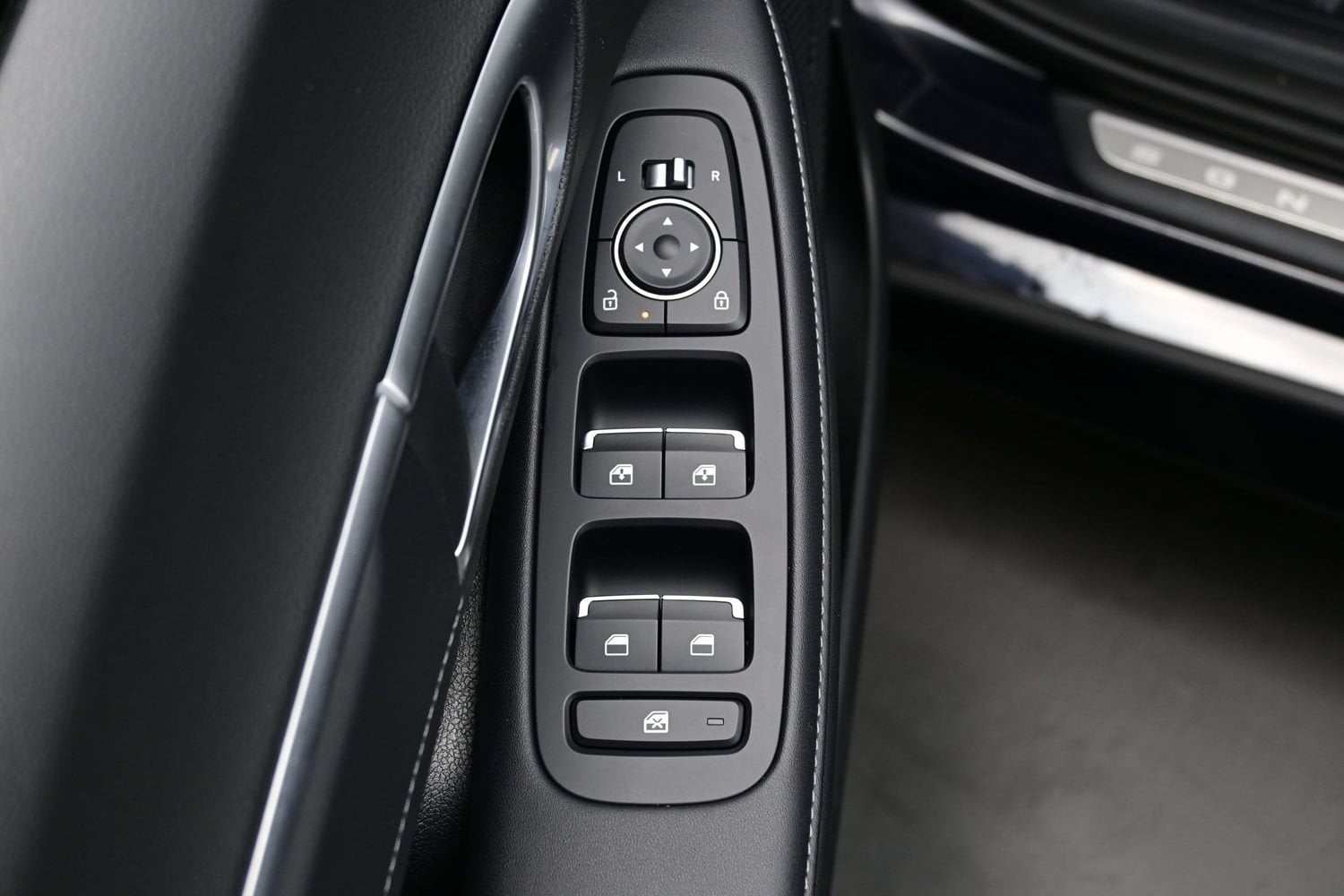 2026 Hyundai Sonata Hybrid Limited - Photo 10