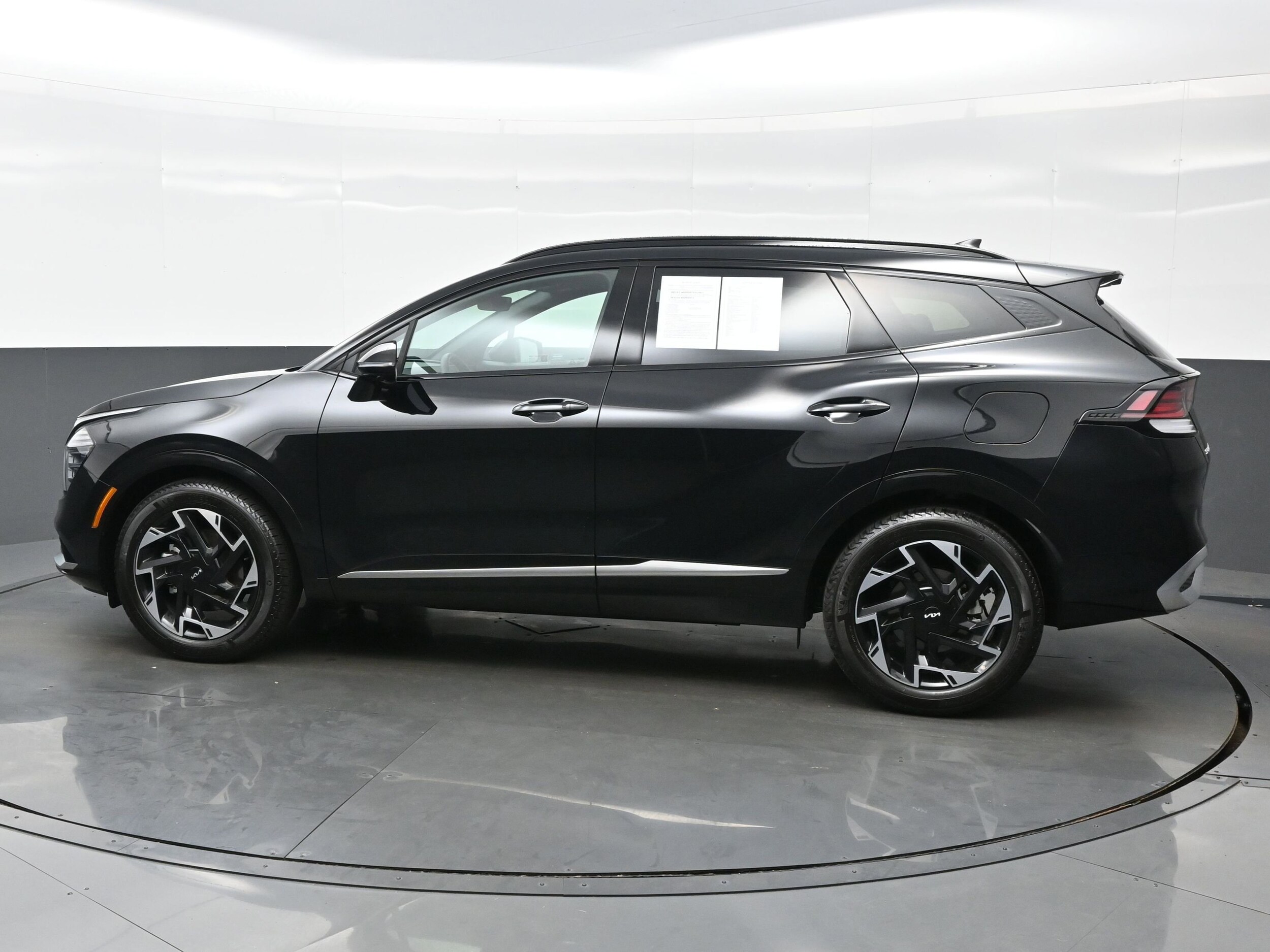 2025 Kia Sportage photo 2