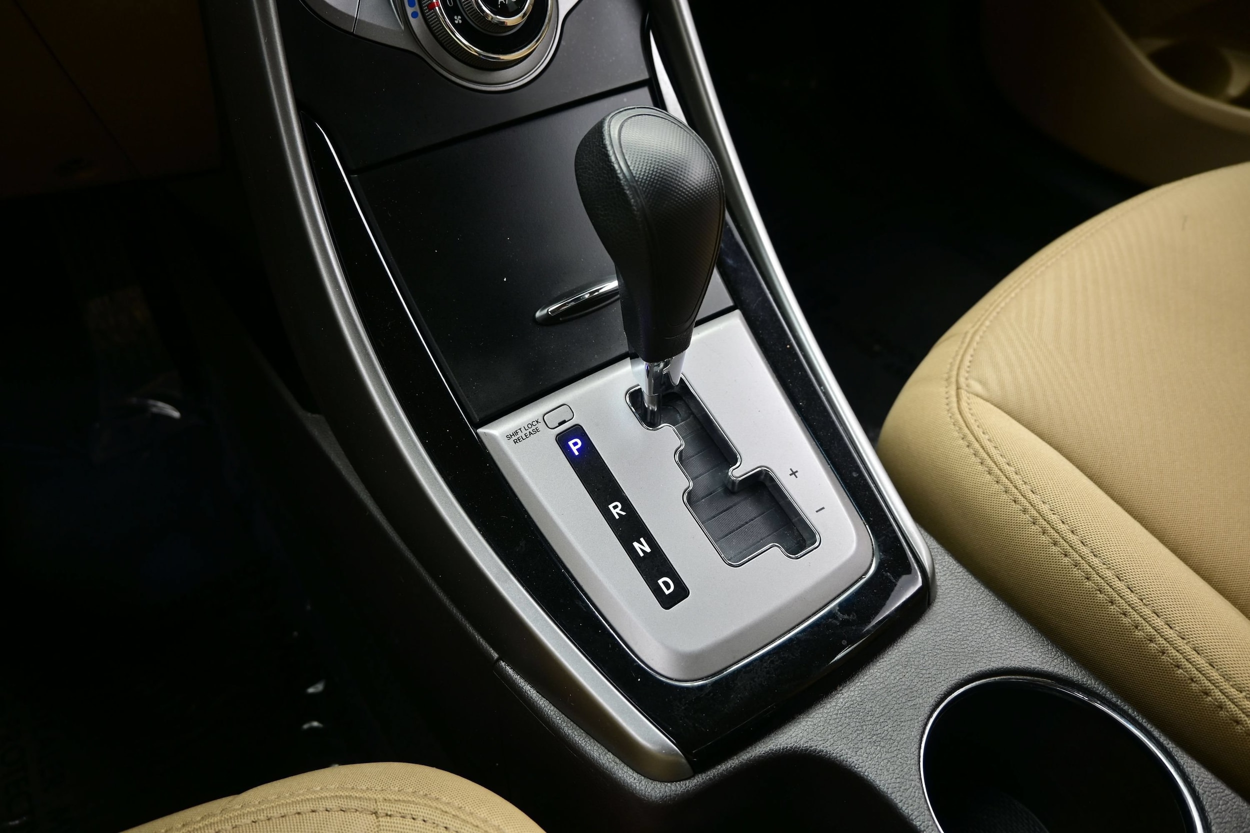 2013 Hyundai Elantra GLS - Photo 19