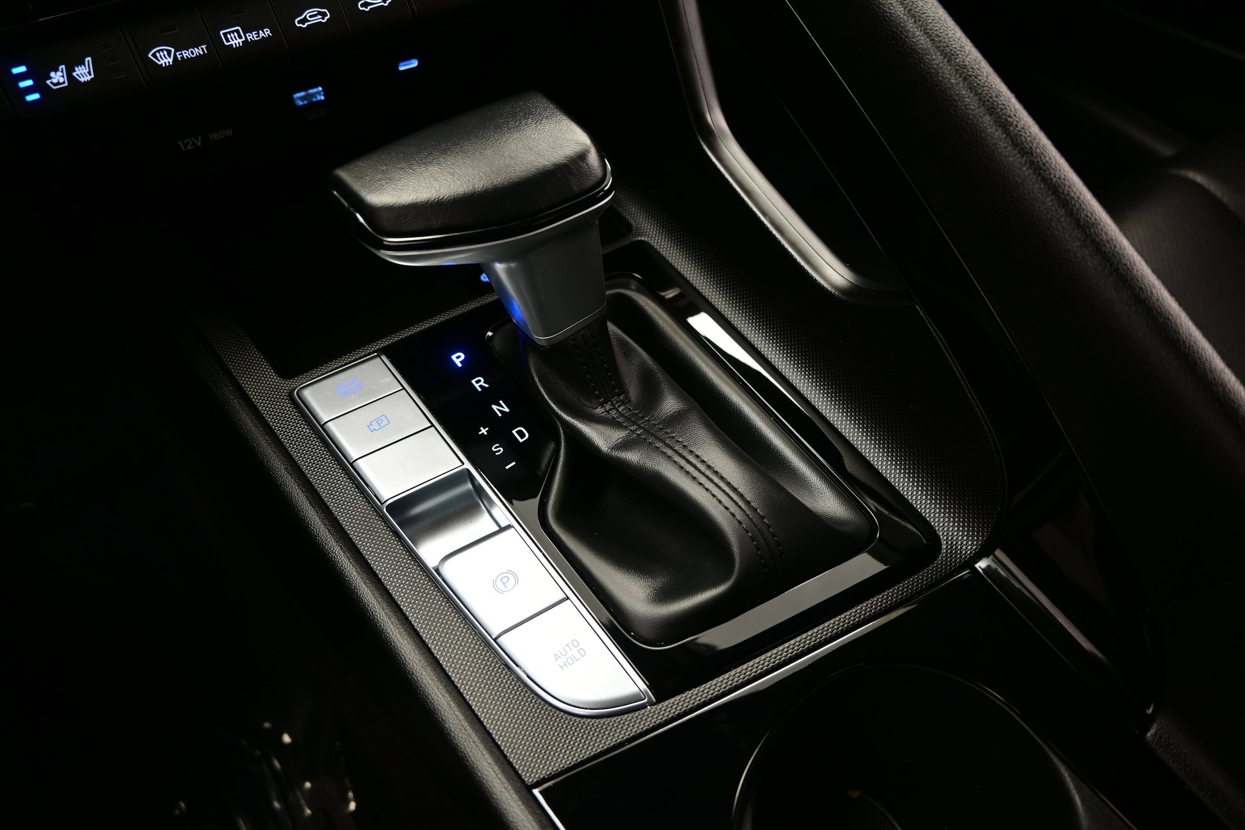 2025 Hyundai Elantra Limited - Photo 22