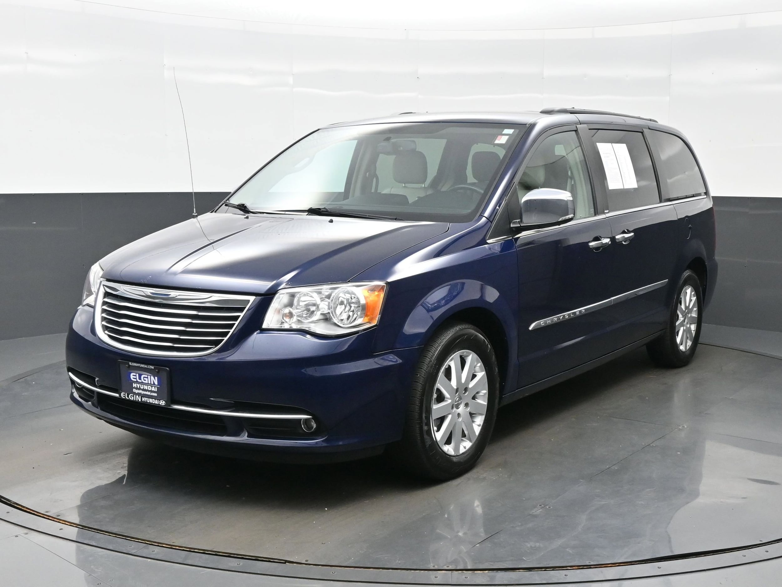 2012 Chrysler Town & Country Touring-L's photo