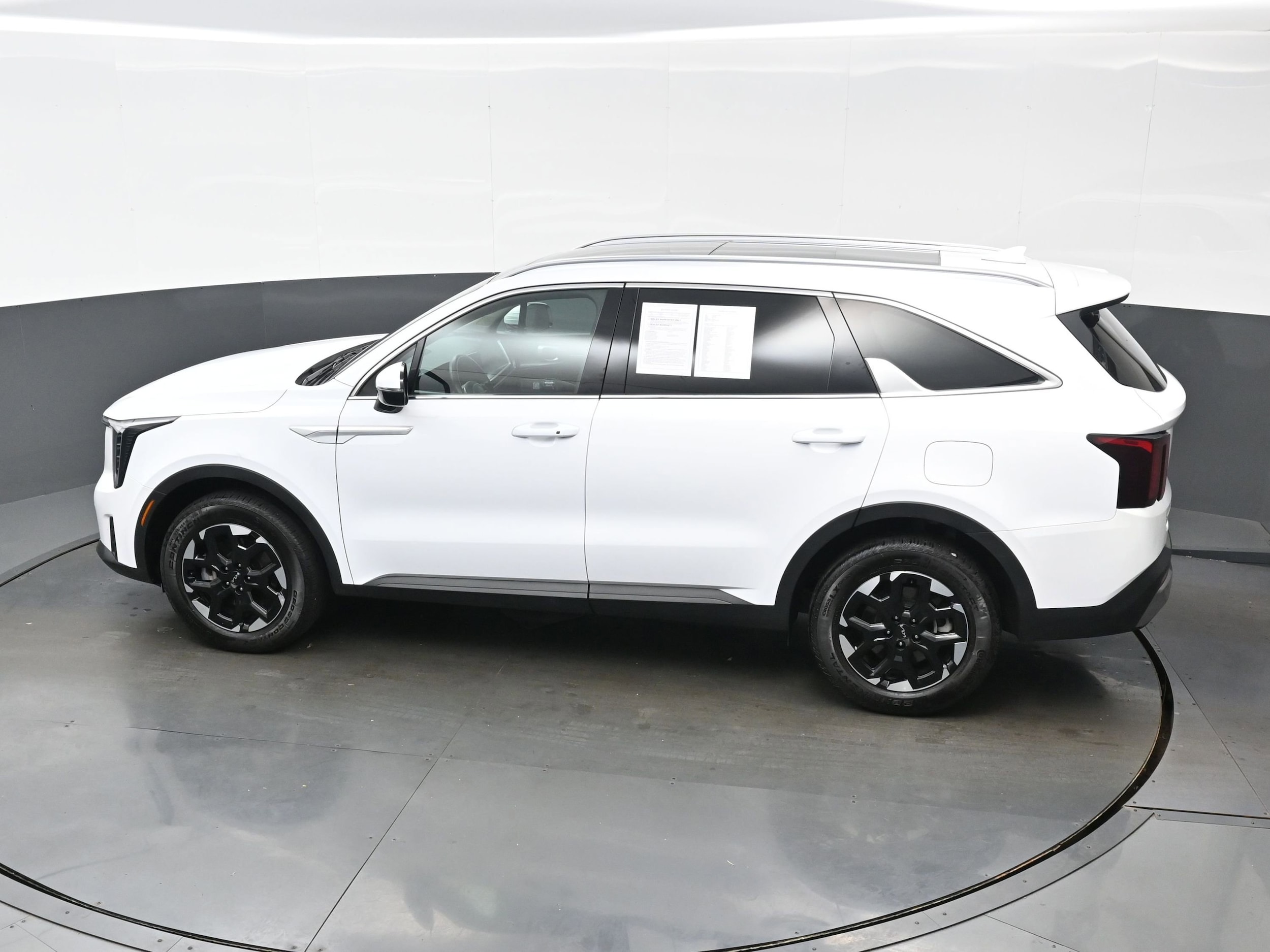 2024 Kia Sorento S - Photo 38