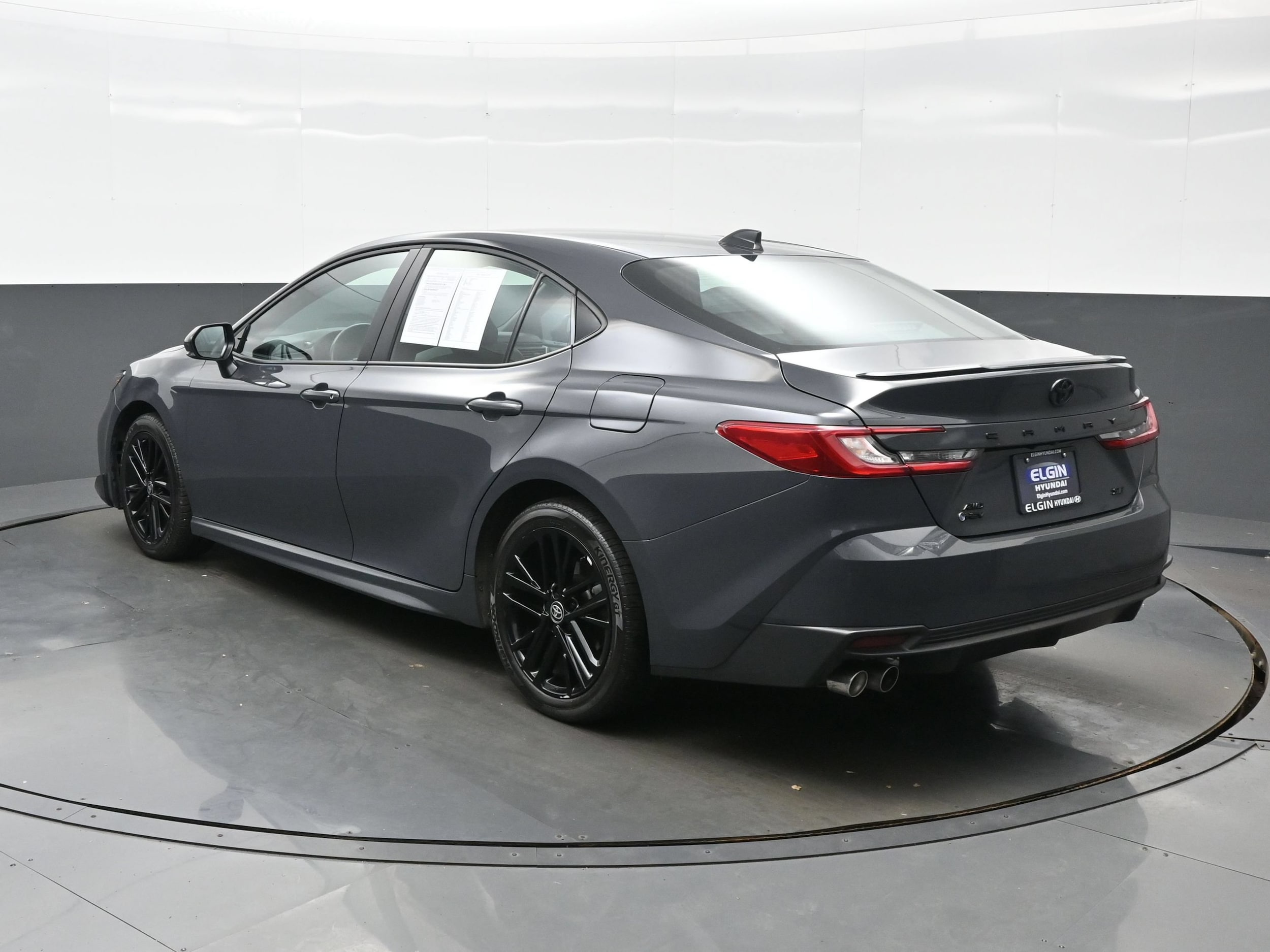 2025 Toyota Camry SE - Photo 4