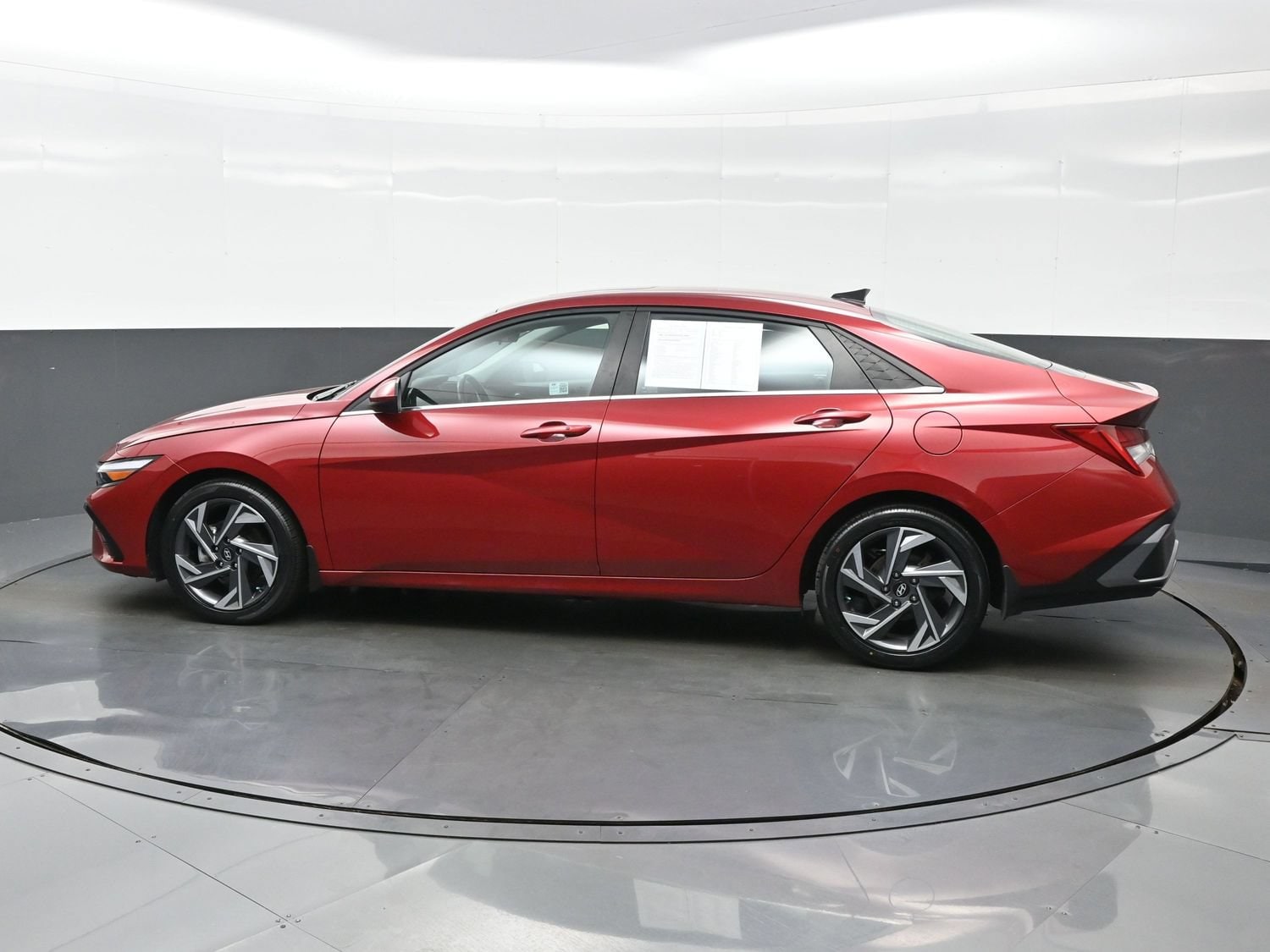 2024 Hyundai Elantra SEL - Photo 2