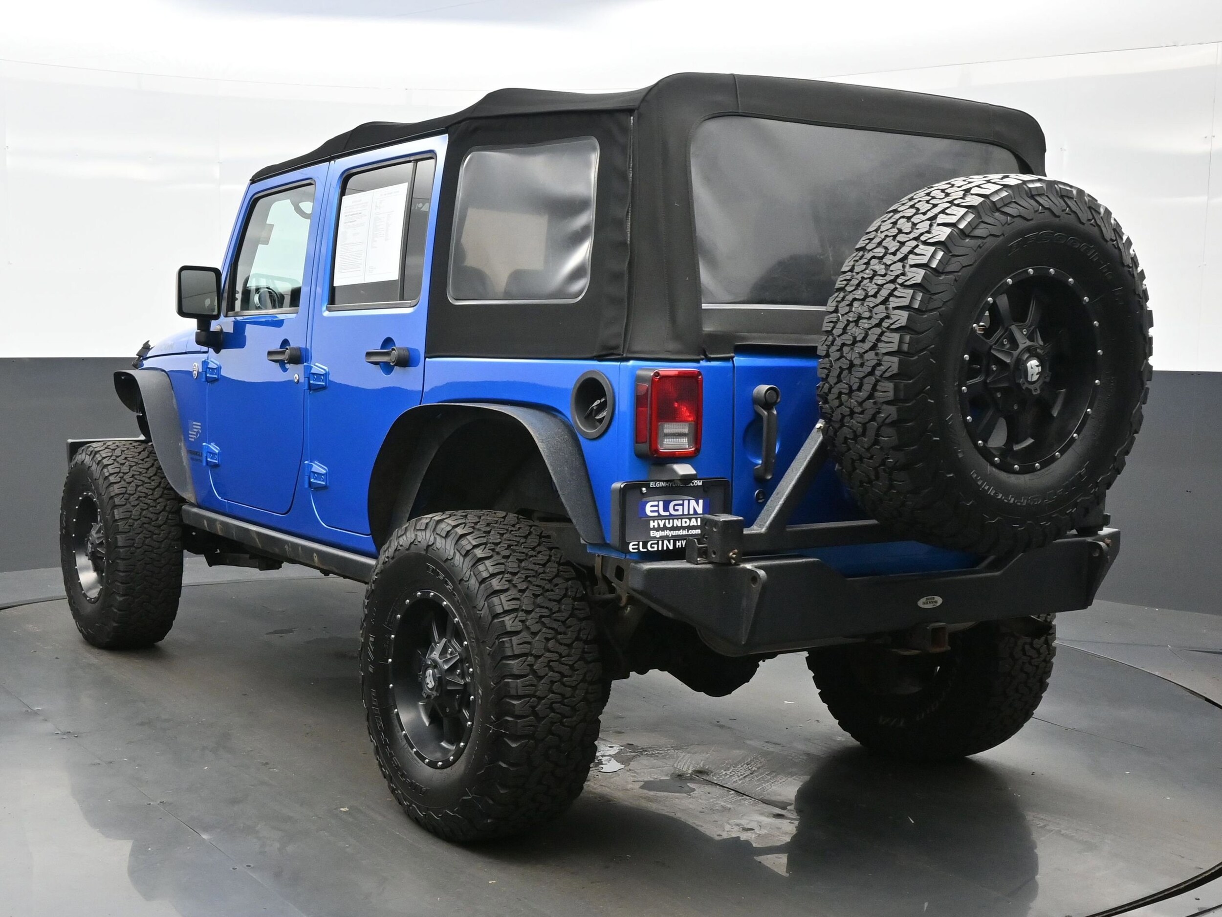 2015 Jeep Wrangler Unlimited Rubicon photo 4
