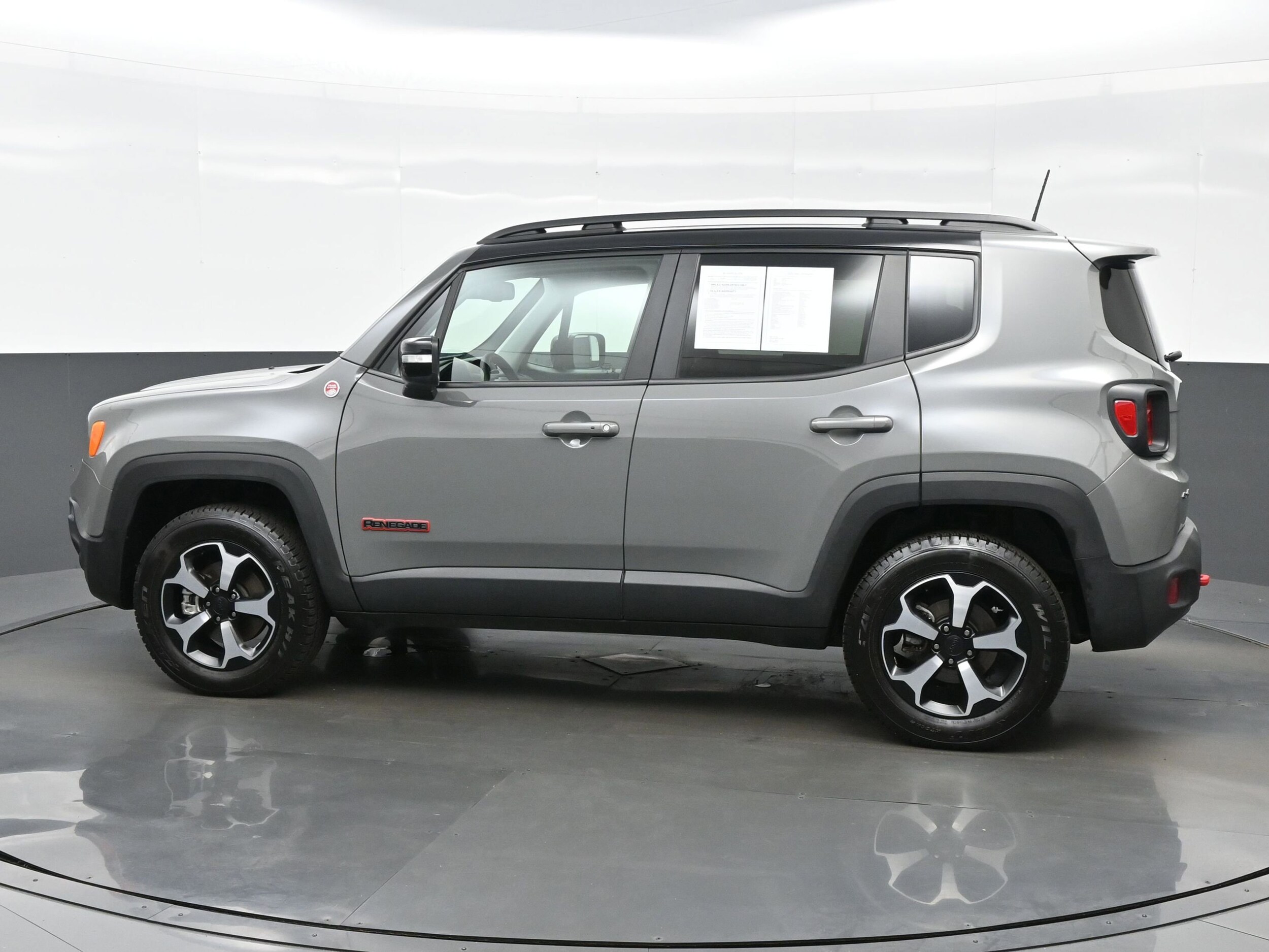 2022 Jeep Renegade Trailhawk photo 3
