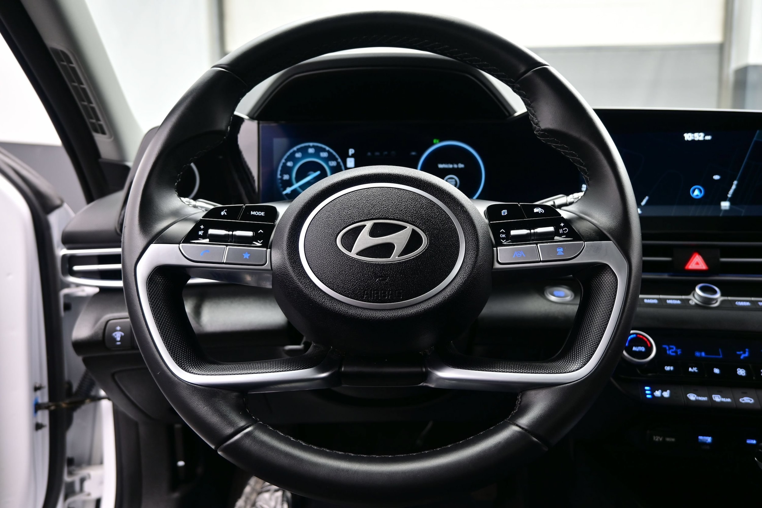 2025 Hyundai Elantra Limited - Photo 24