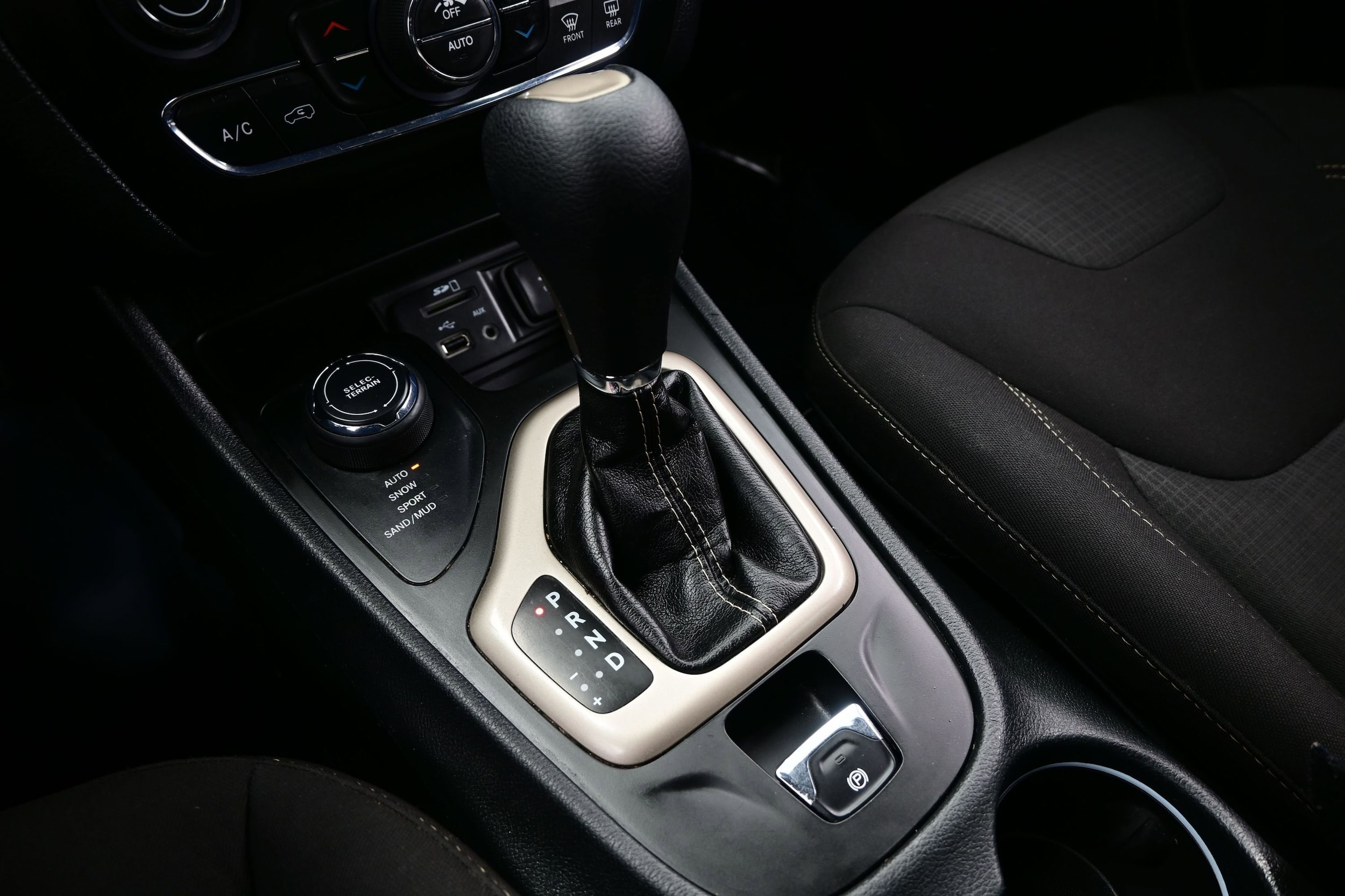 2016 Jeep Cherokee Latitude - Photo 19