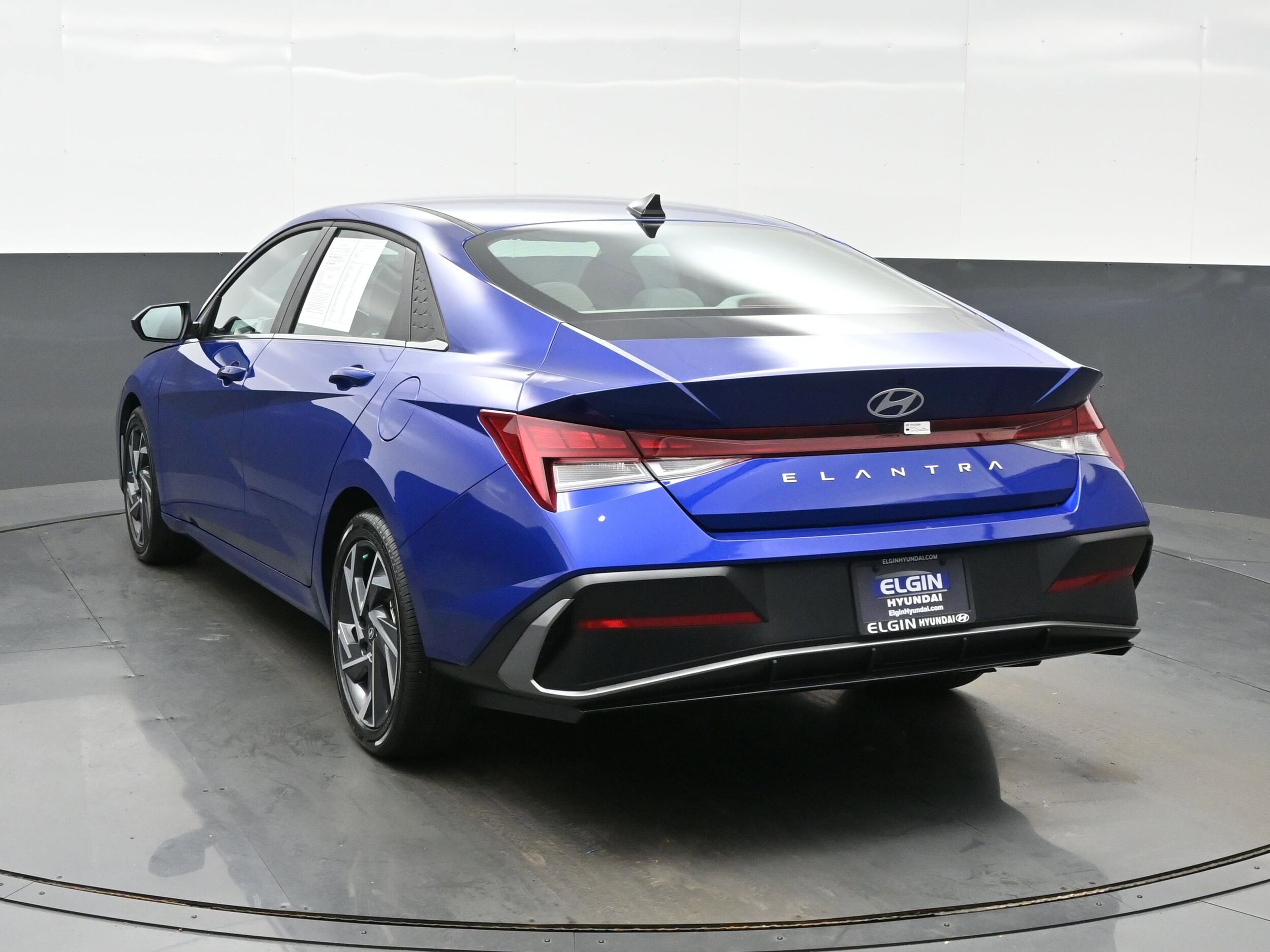 2025 Hyundai Elantra SEL Convenience photo 4