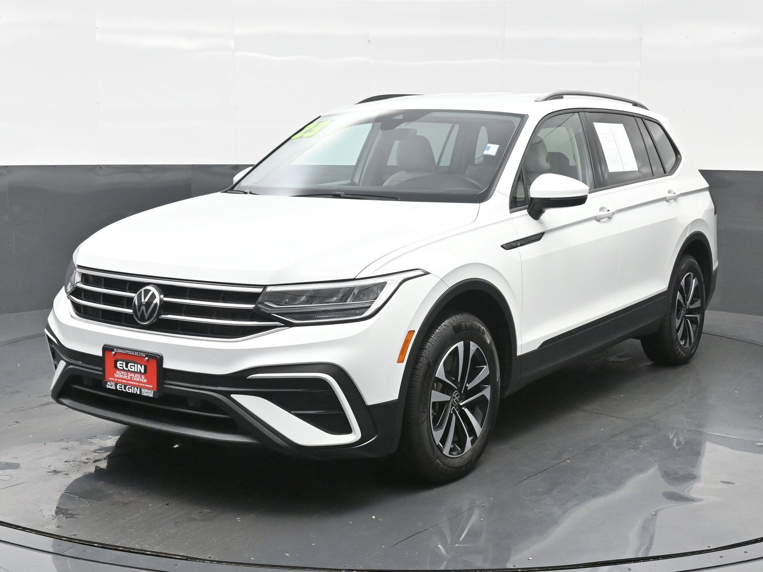 2023 Volkswagen Tiguan S photo 2