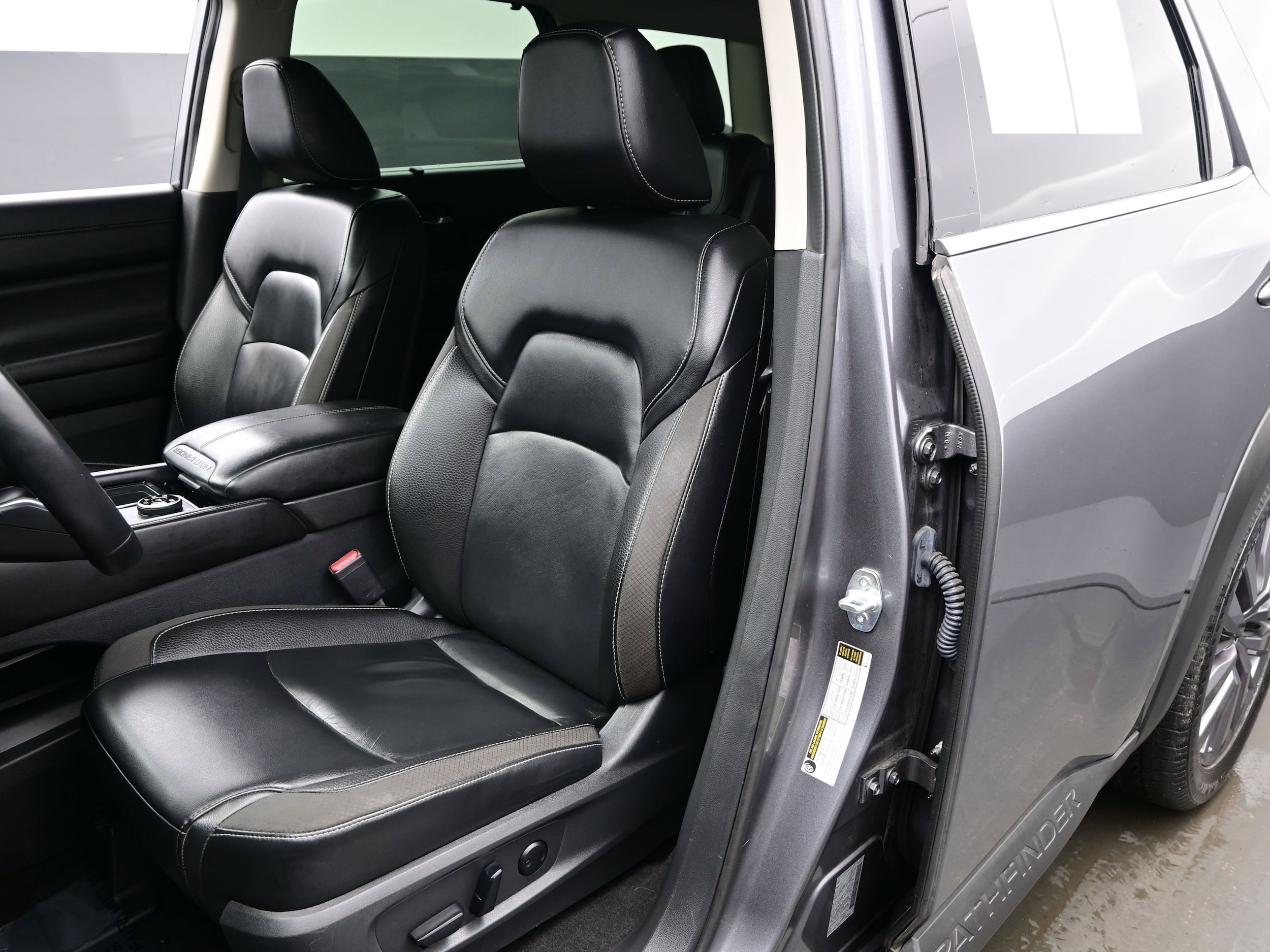2023 Nissan Pathfinder SL - Photo 12