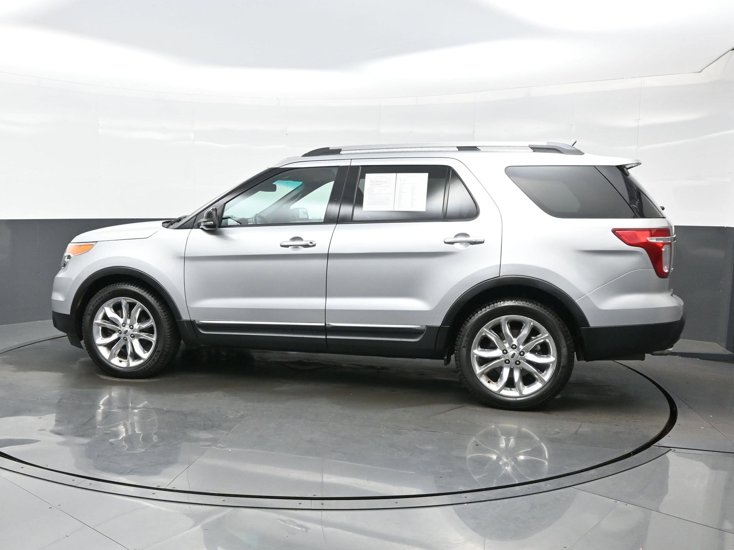 2012 Ford Explorer XLT photo 3