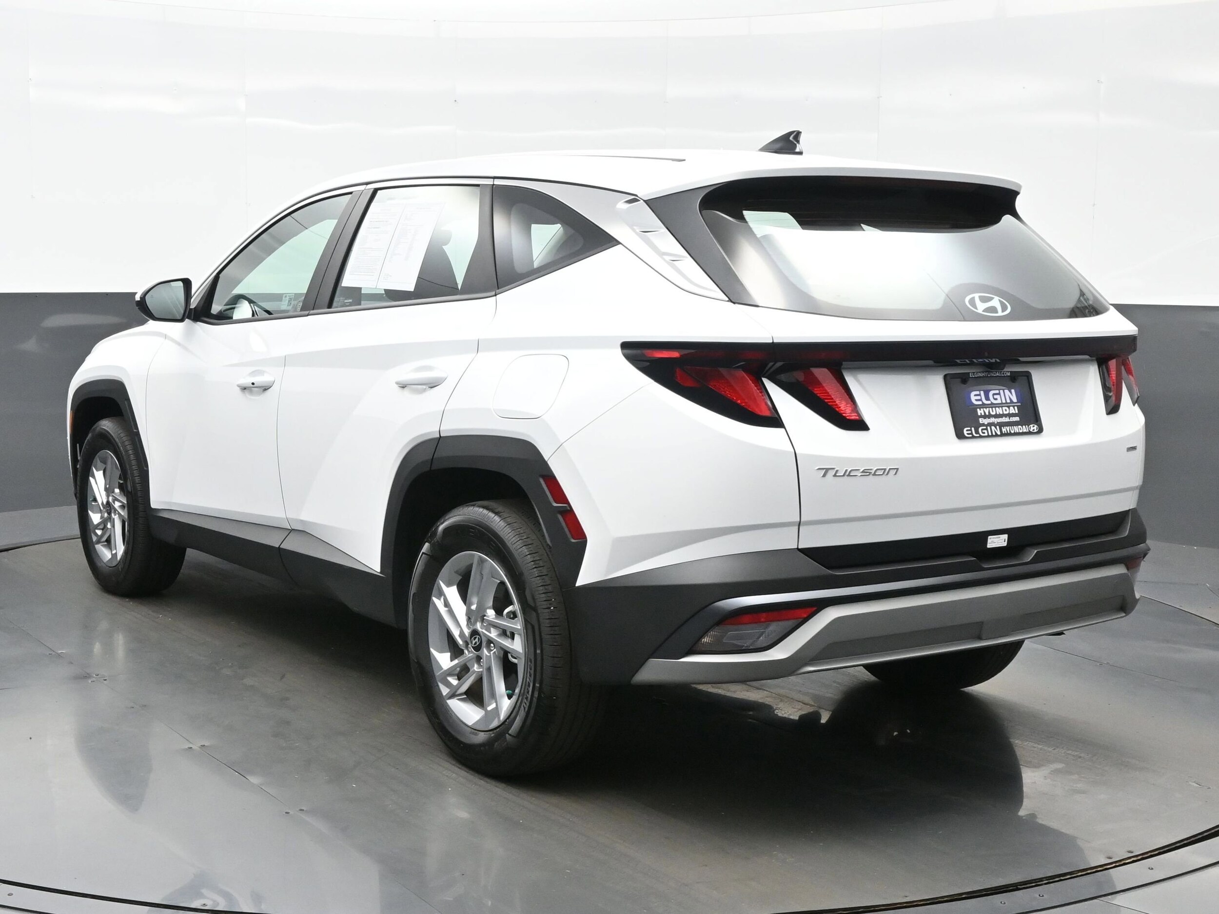 2025 Hyundai Tucson SE photo 4