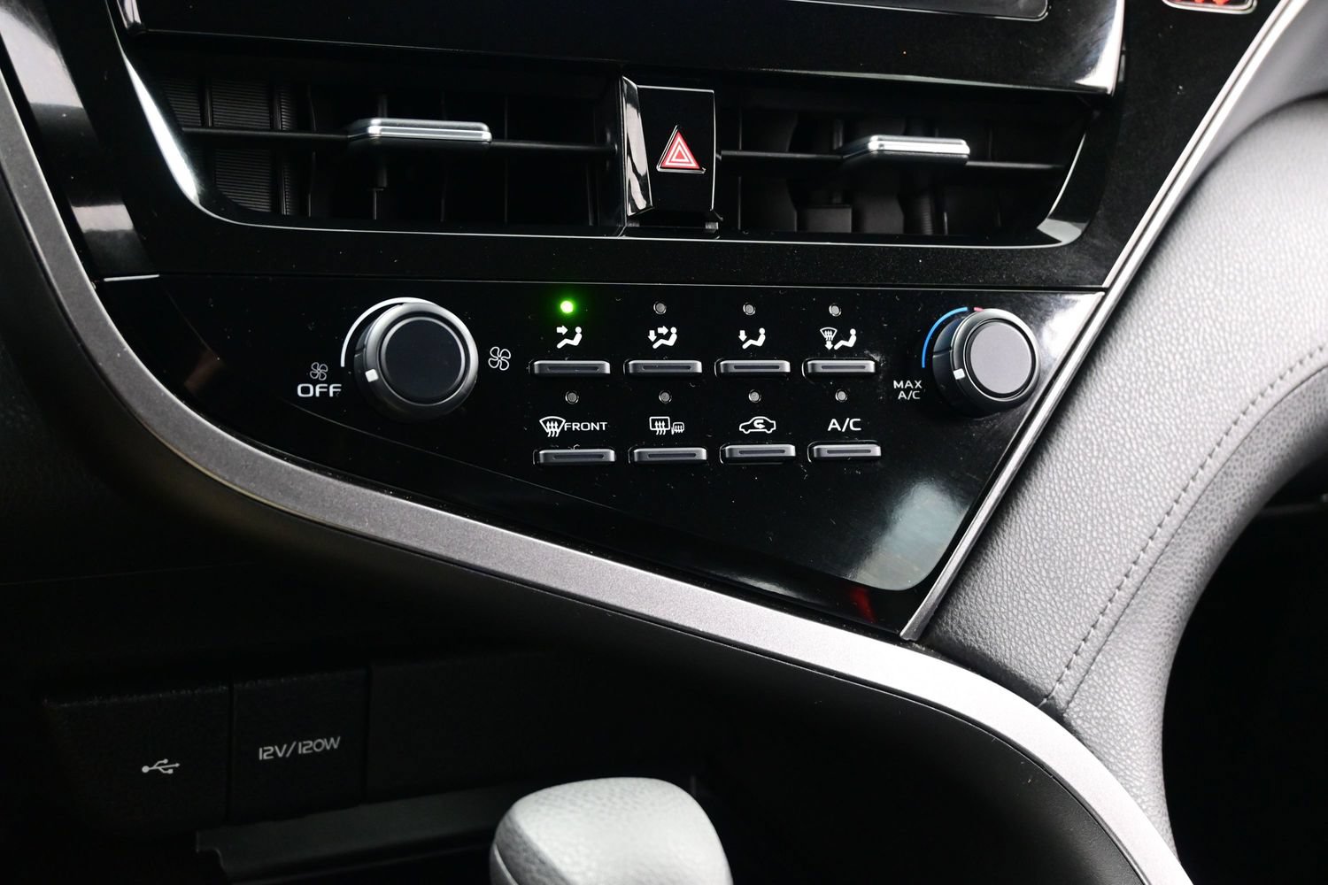 2021 Toyota Camry LE - Photo 20