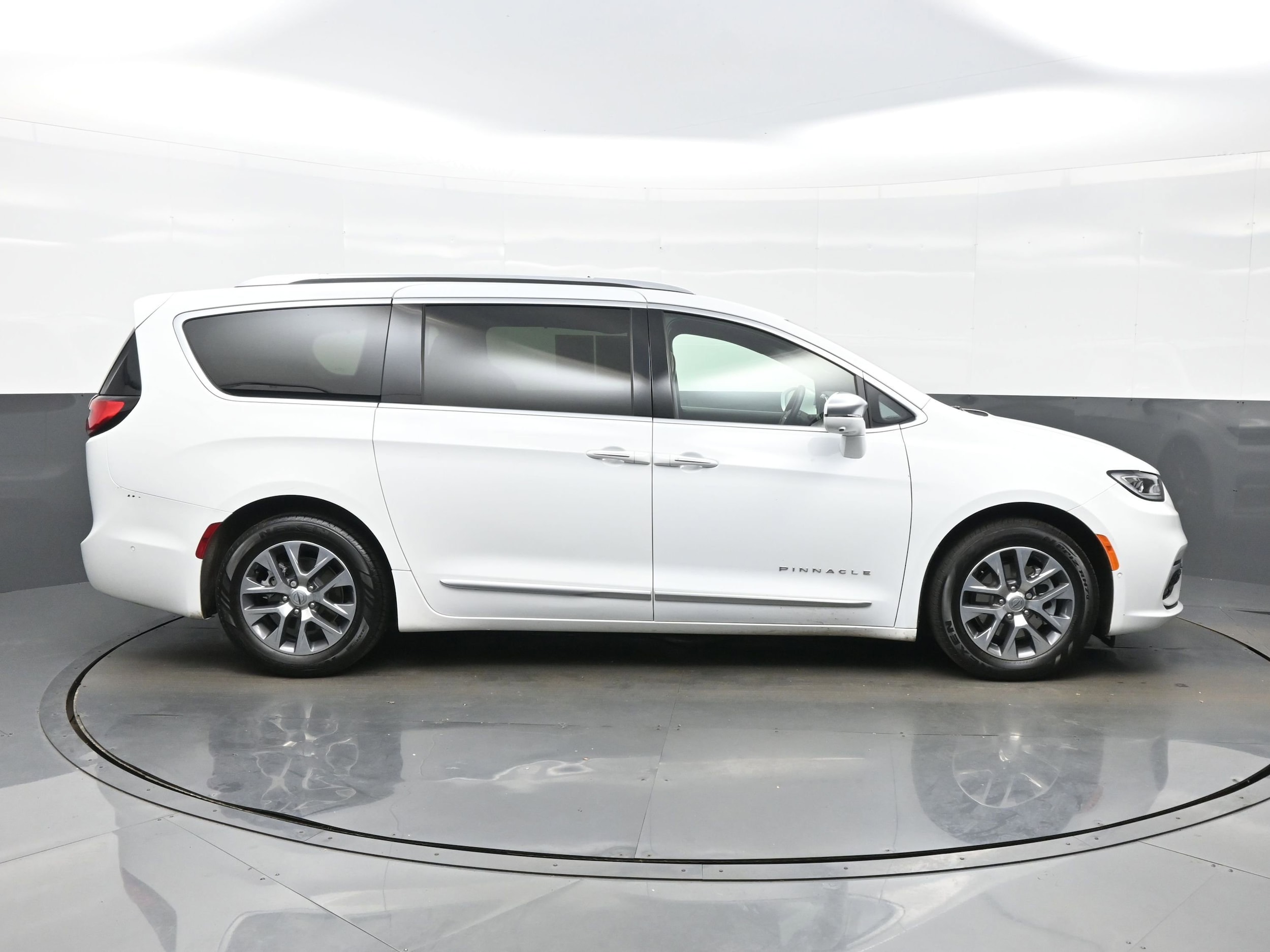 2022 Chrysler Pacifica Hybrid Pinnacle Hybrid - Photo 7