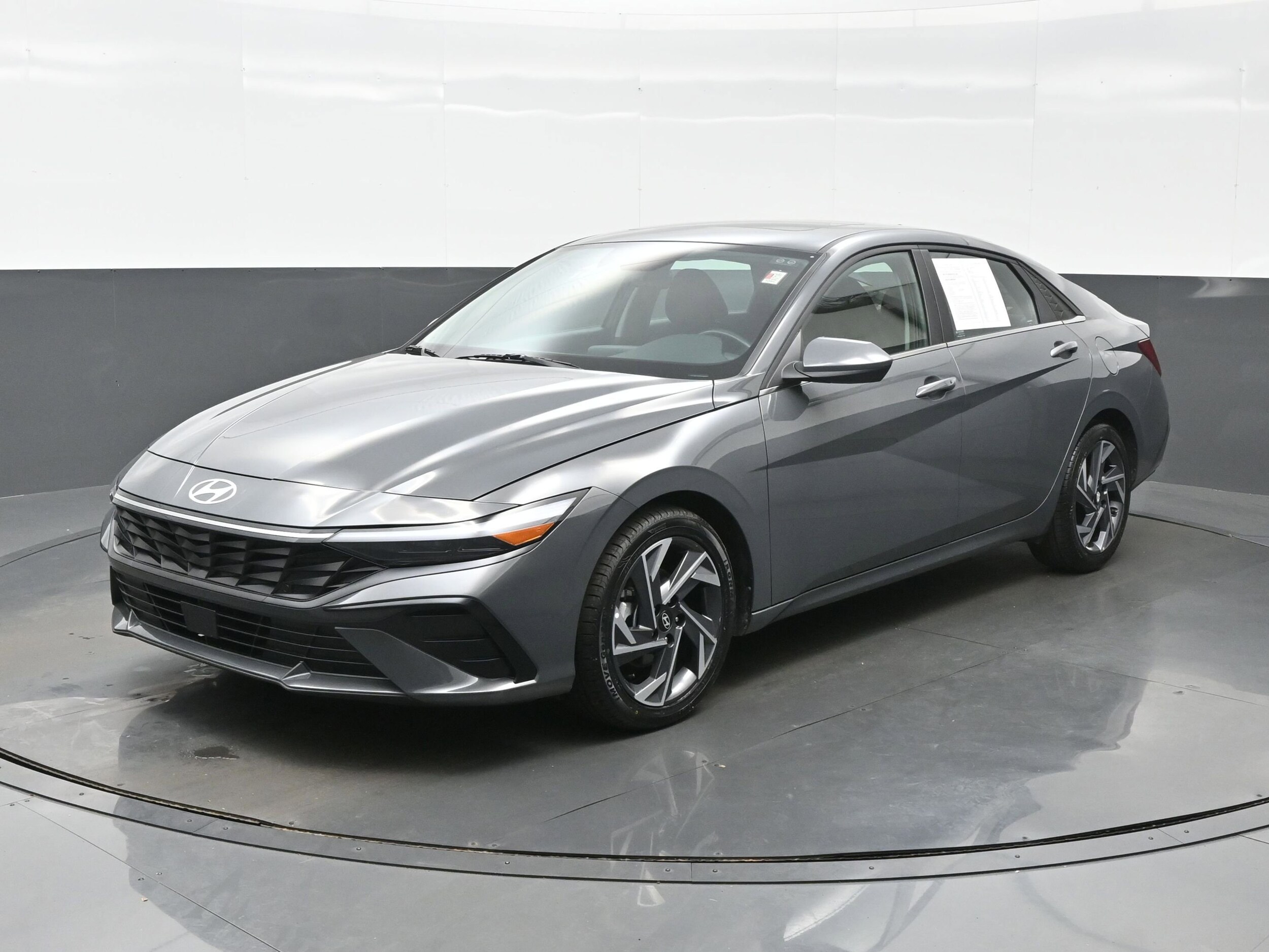 2025 Hyundai Elantra SEL Convenience photo 2