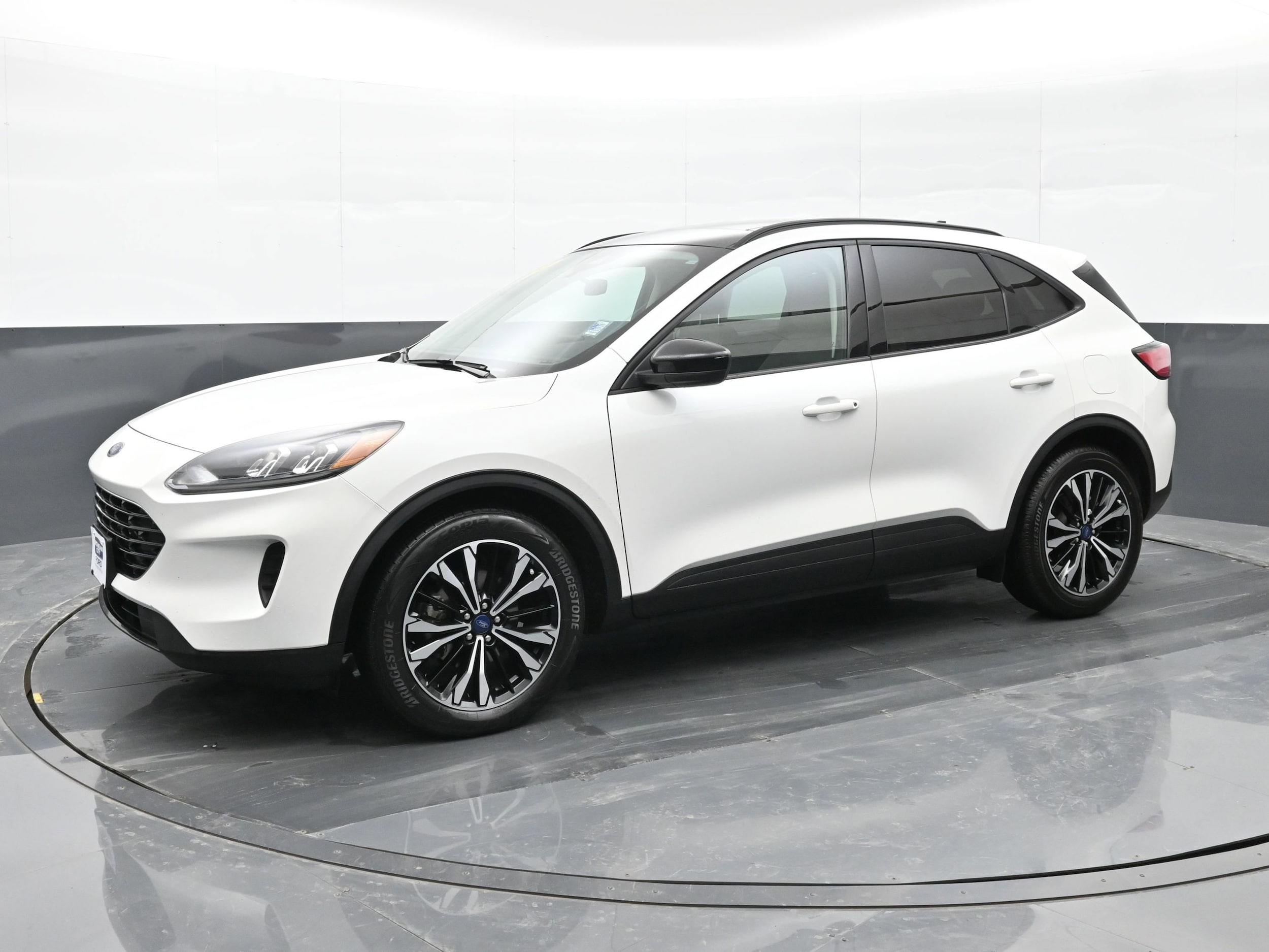 Used 2022 Ford Escape SE with VIN 1FMCU0G67NUB60027 for sale in Bartlett, IL