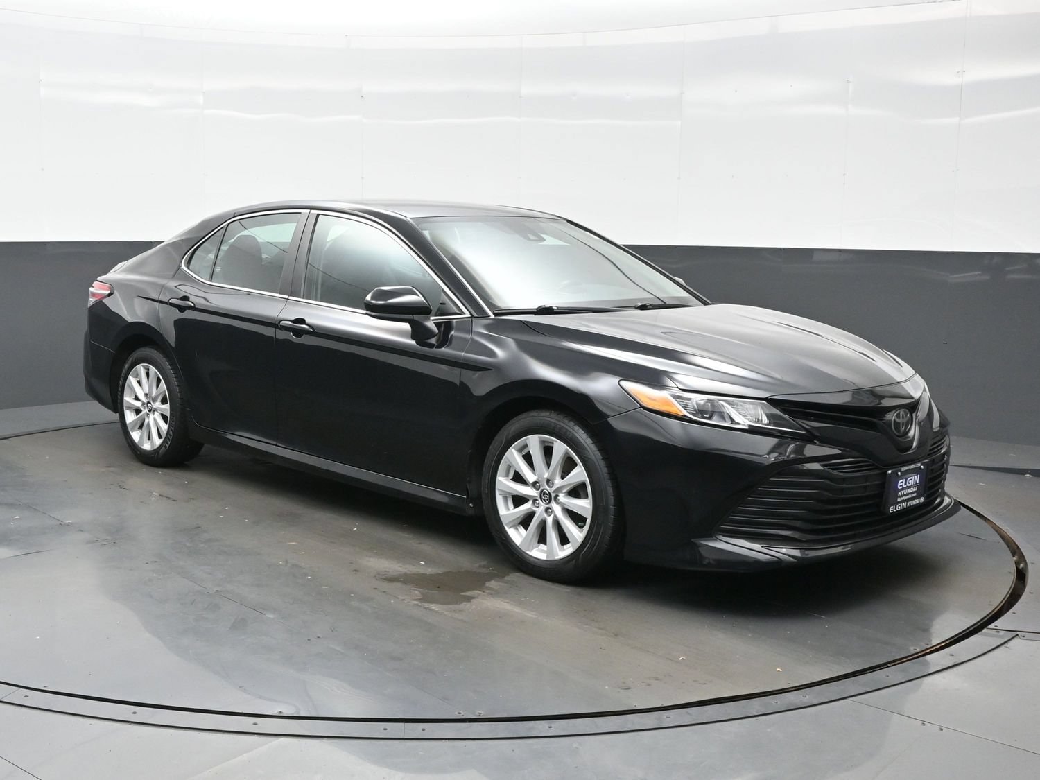 2020 Toyota Camry LE - Photo 8