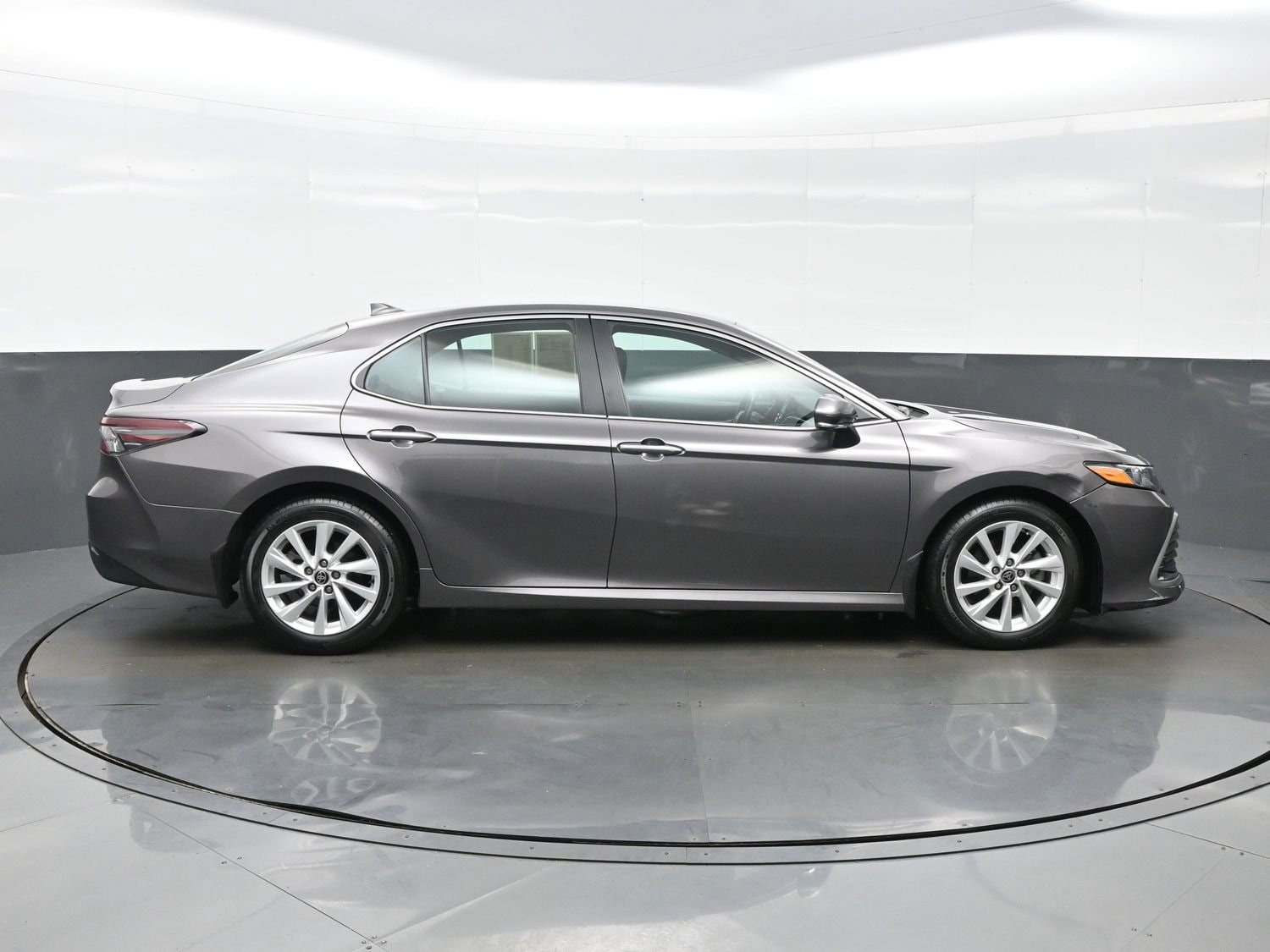 2021 Toyota Camry LE - Photo 7