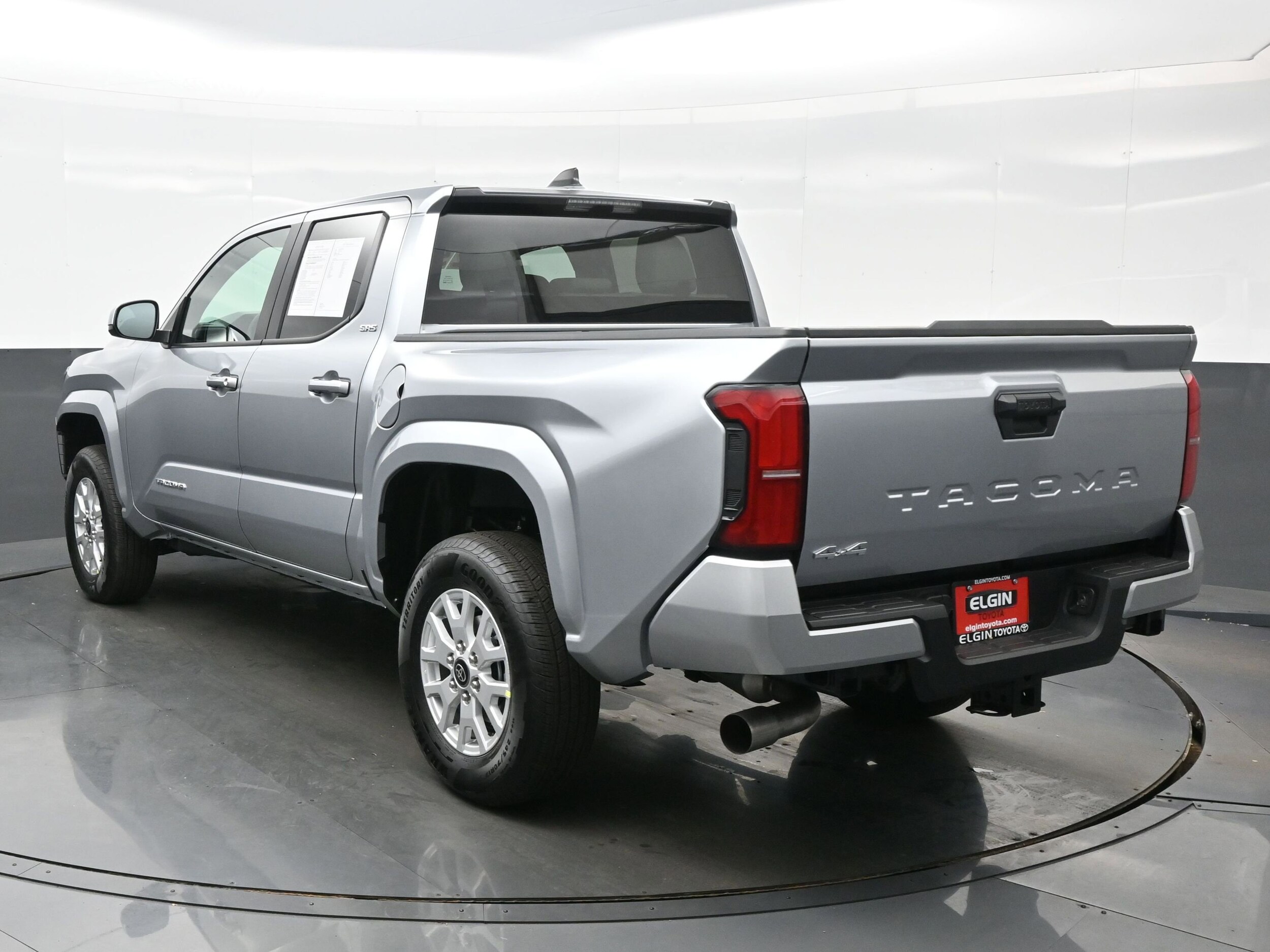 2025 Toyota Tacoma SR5 Double Cab 4x4 photo 4