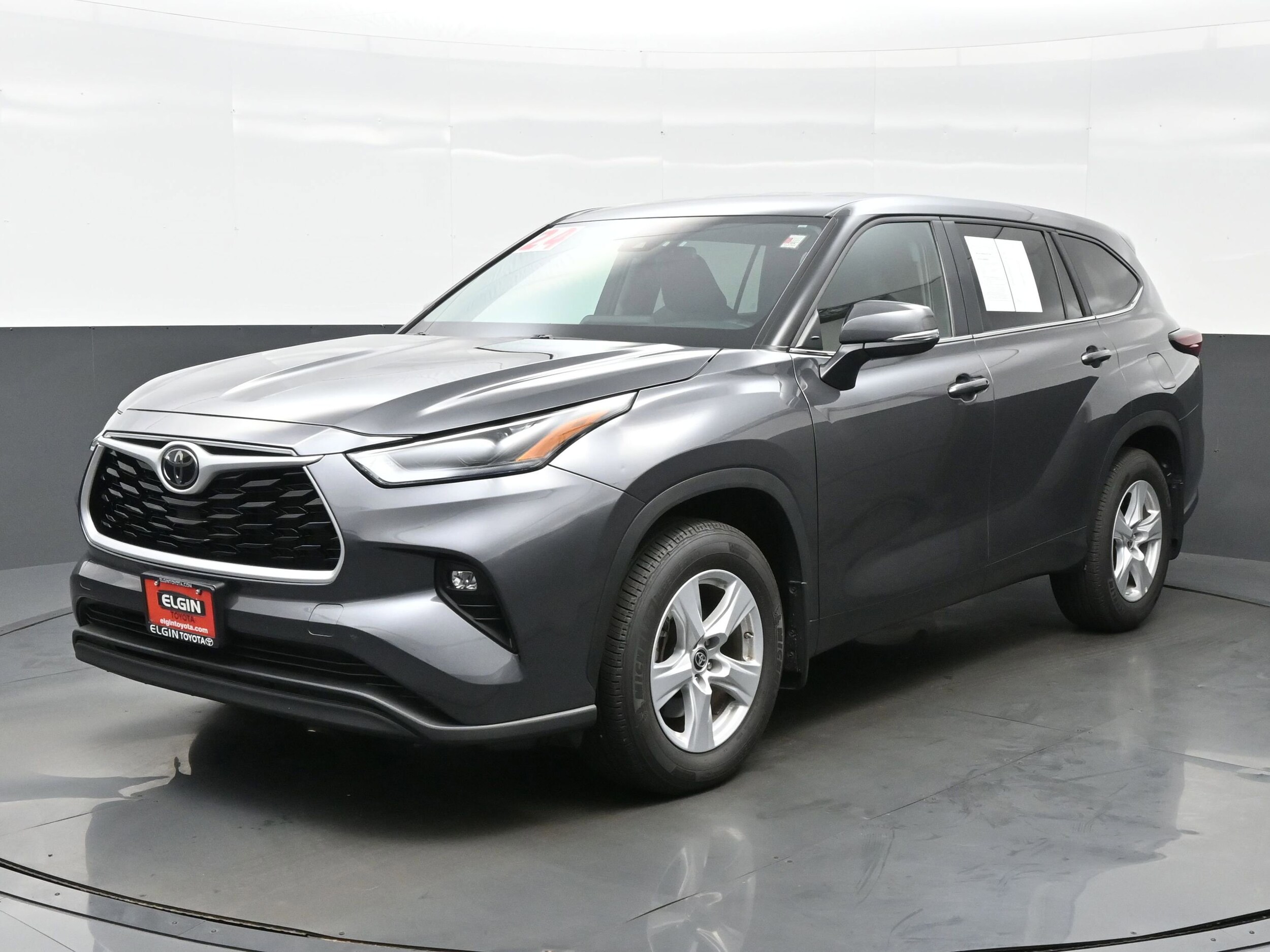 2024 Toyota Highlander LE photo 2