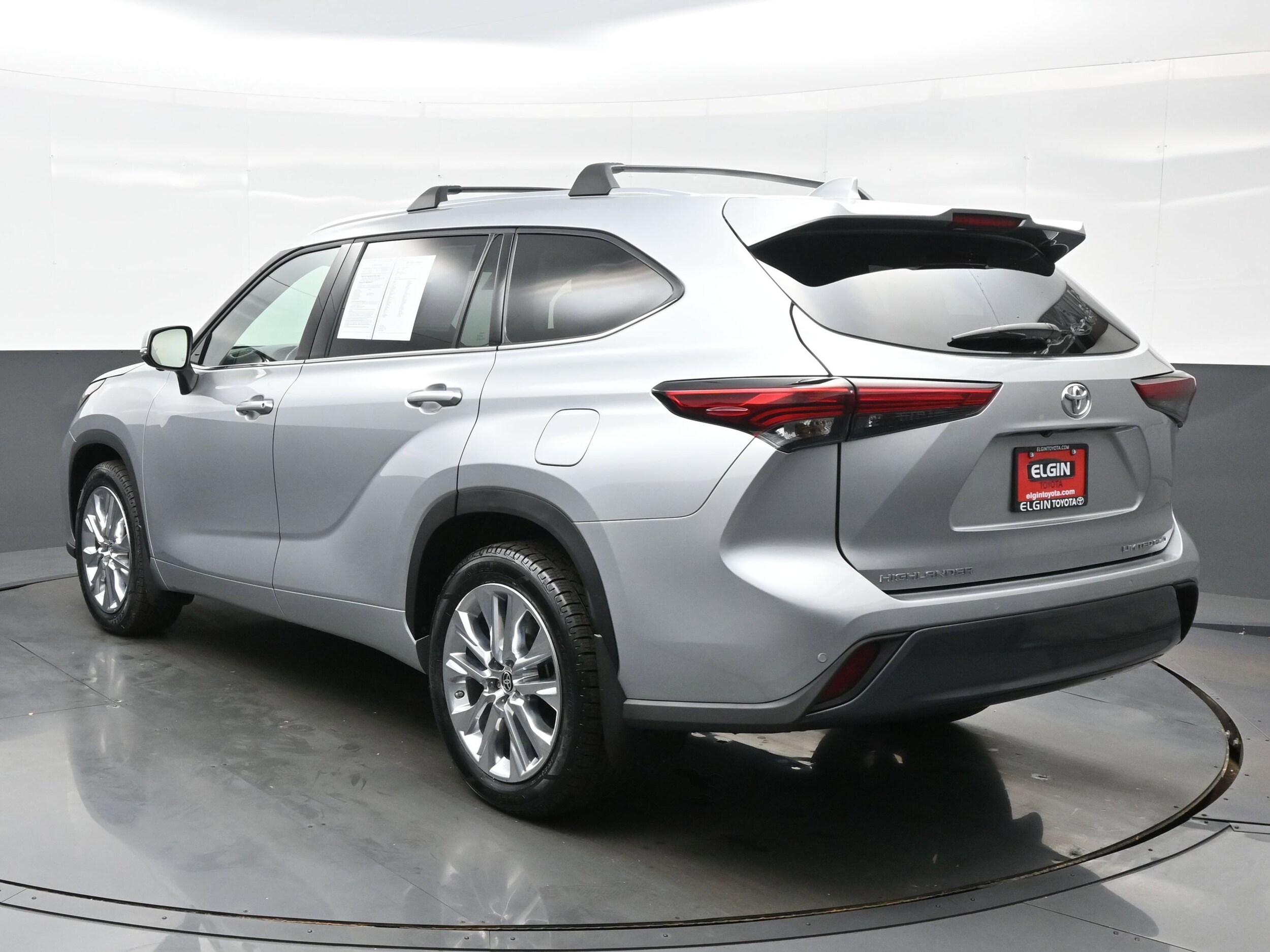 2023 Toyota Highlander Limited photo 2