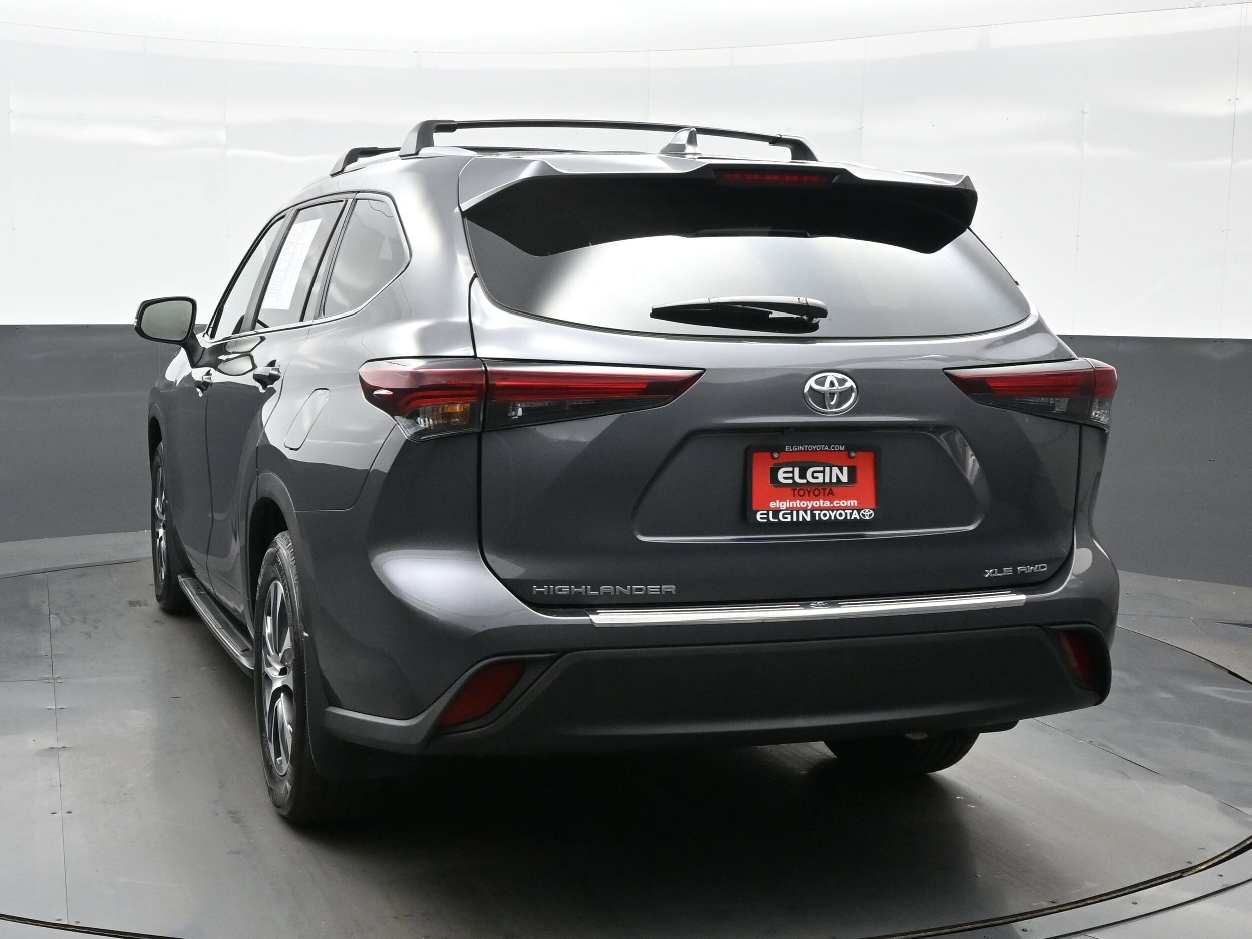 2024 Toyota Highlander XLE photo 3