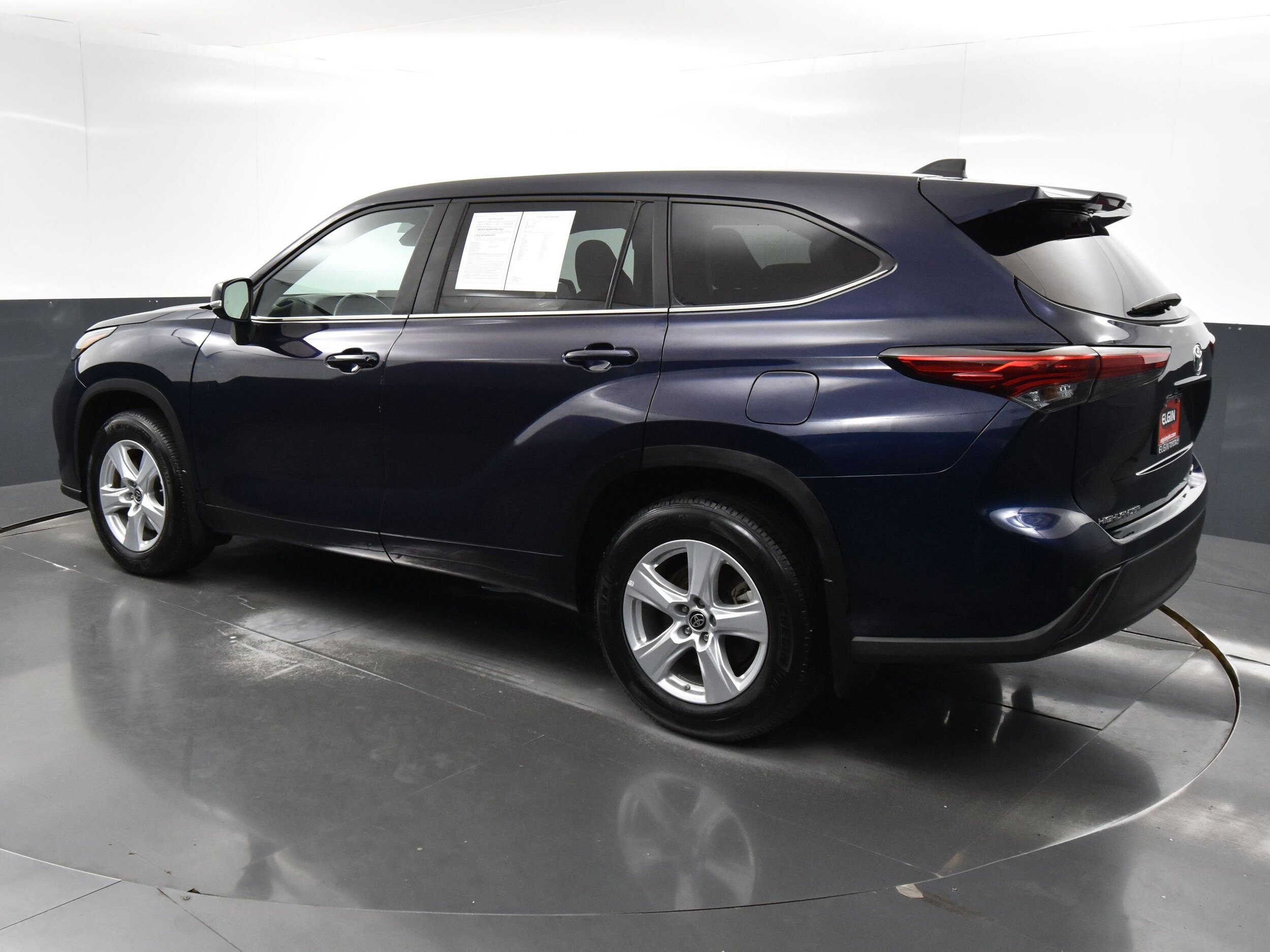 2023 Toyota Highlander LE photo 3