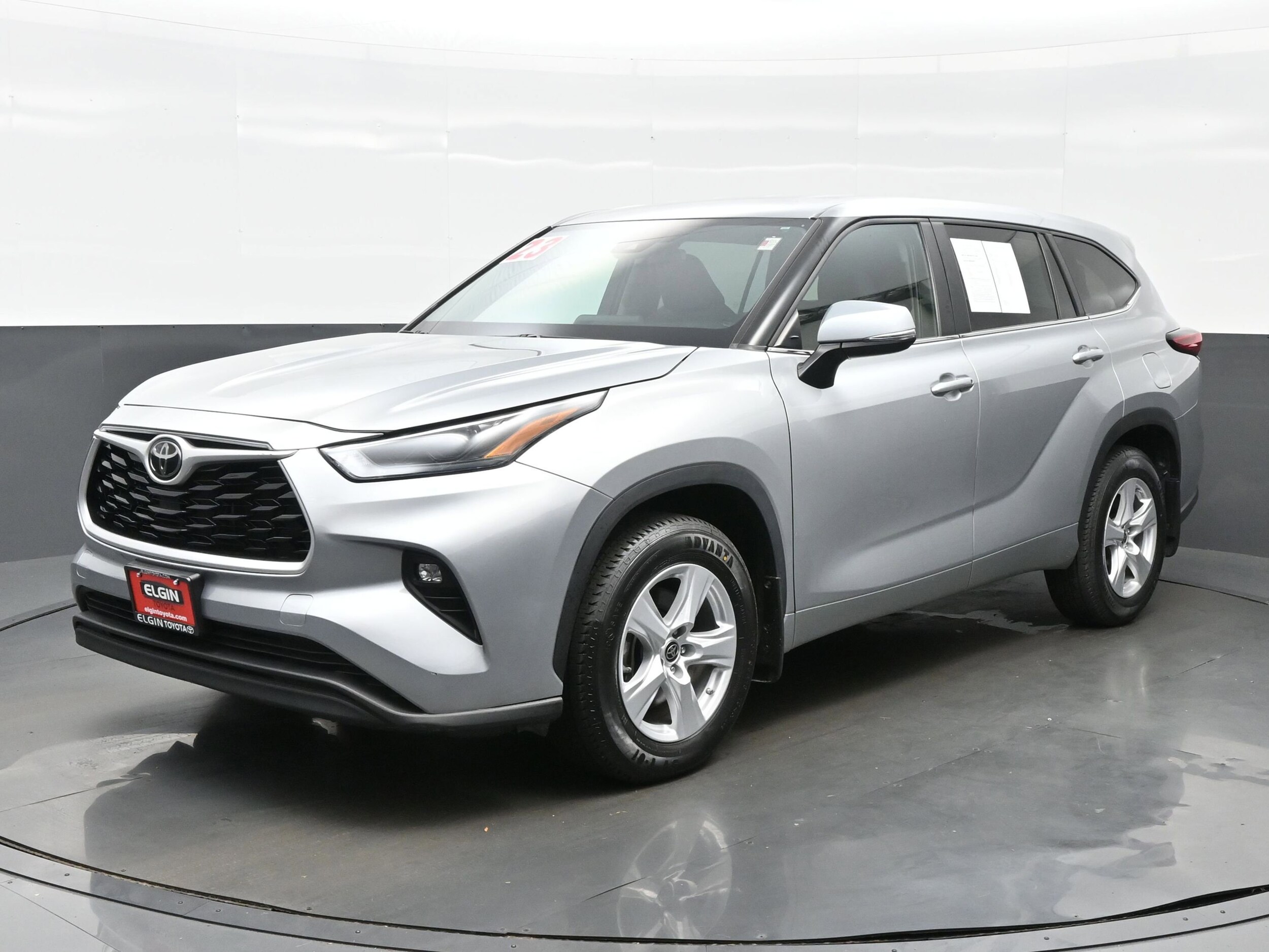 2023 Toyota Highlander LE photo 2