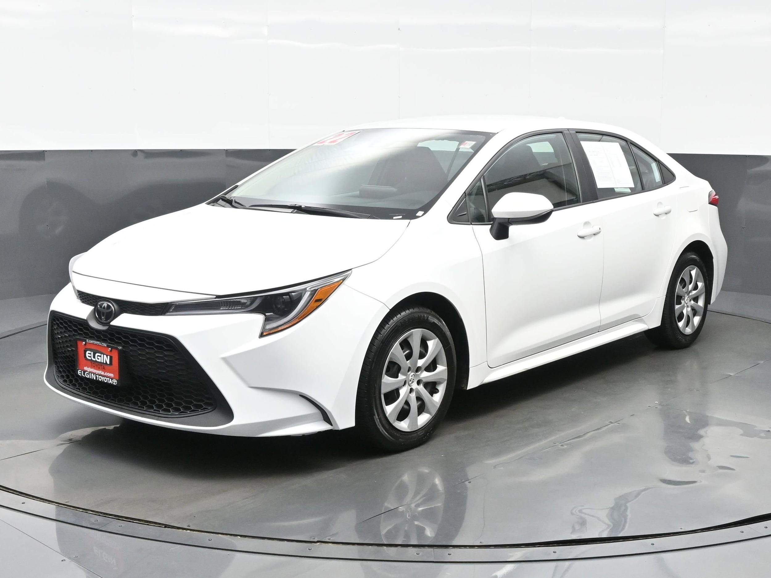 Used 2022 Toyota Corolla LE with VIN 5YFEPMAE5NP379884 for sale in Streamwood, IL