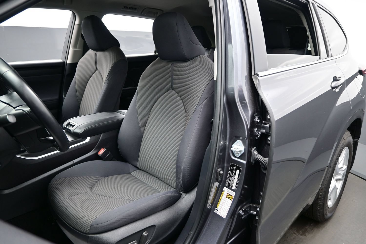 2024 Toyota Highlander LE - Photo 12