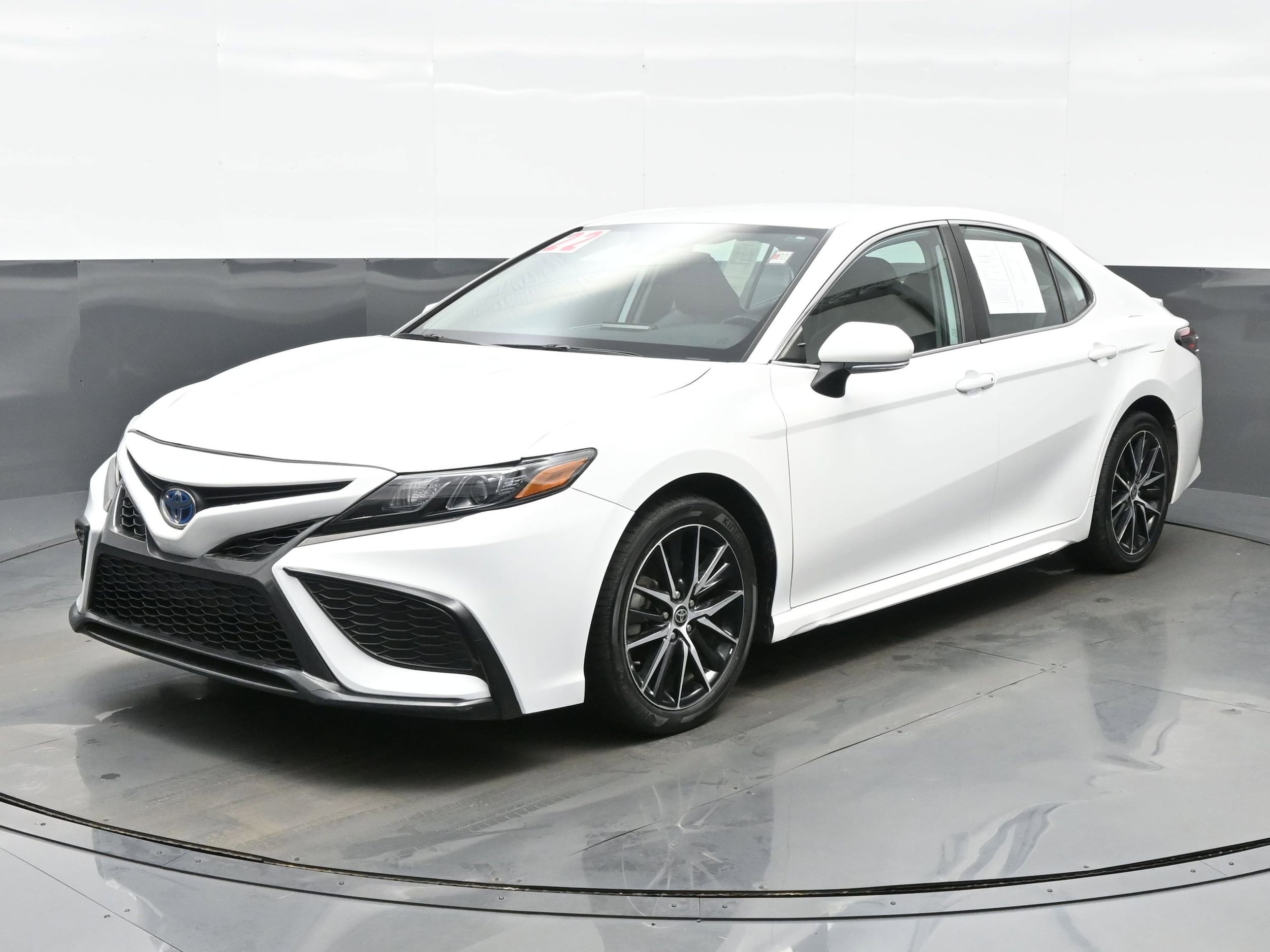 Used 2022 Toyota Camry SE with VIN 4T1G31AK9NU597690 for sale in Streamwood, IL