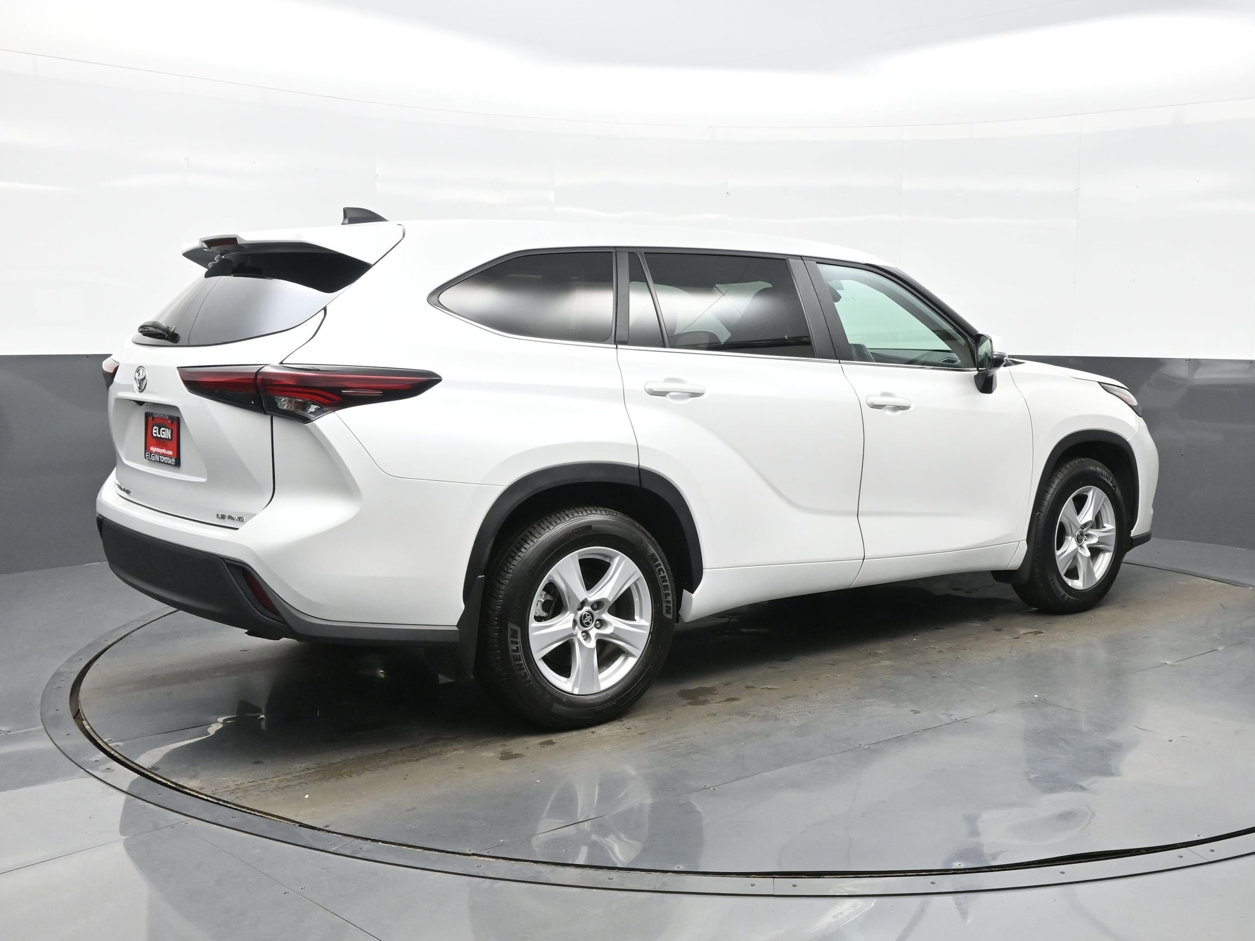 2024 Toyota Highlander LE - Photo 6