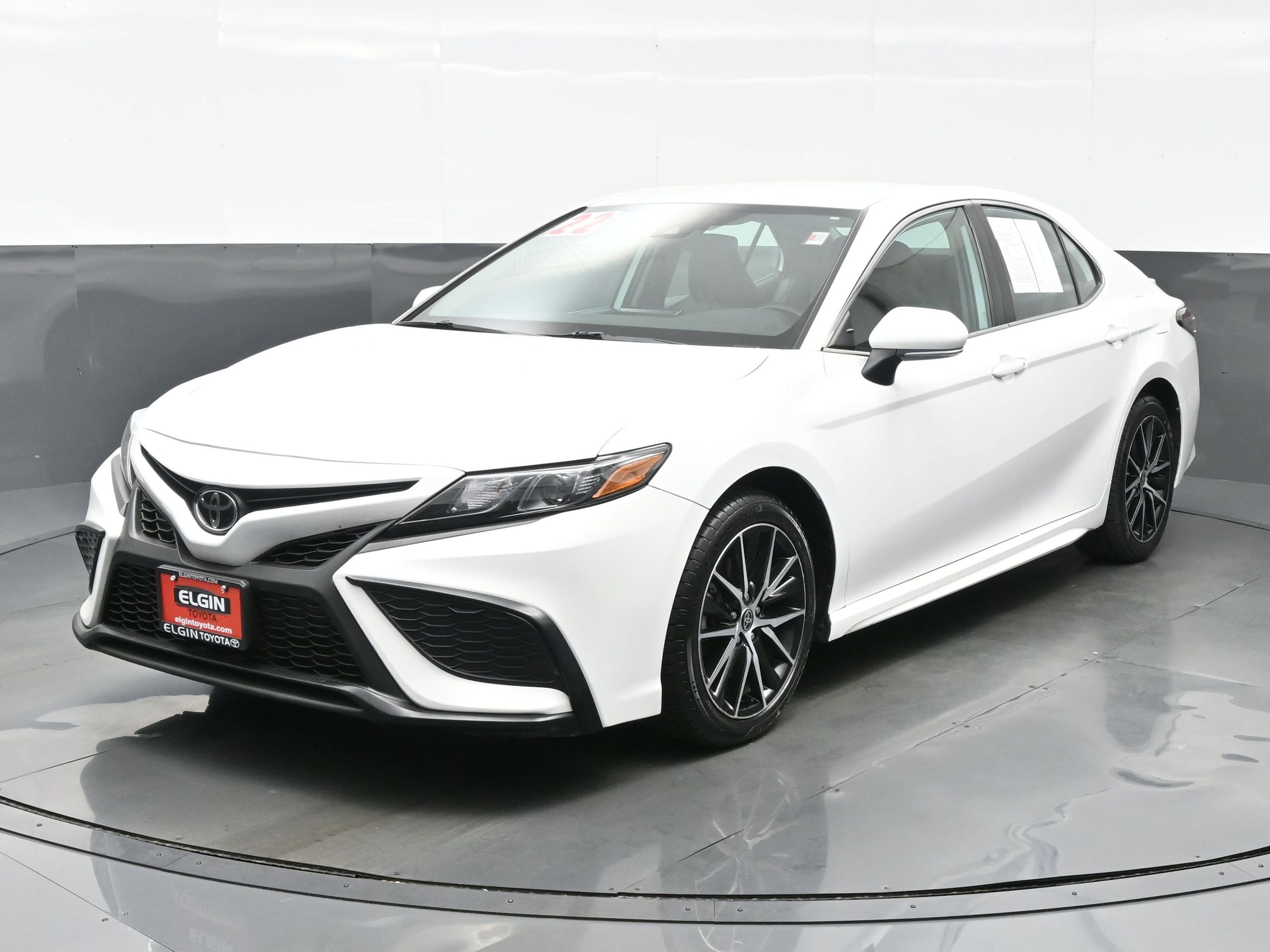 Used 2022 Toyota Camry SE with VIN 4T1G11AKXNU695083 for sale in Streamwood, IL