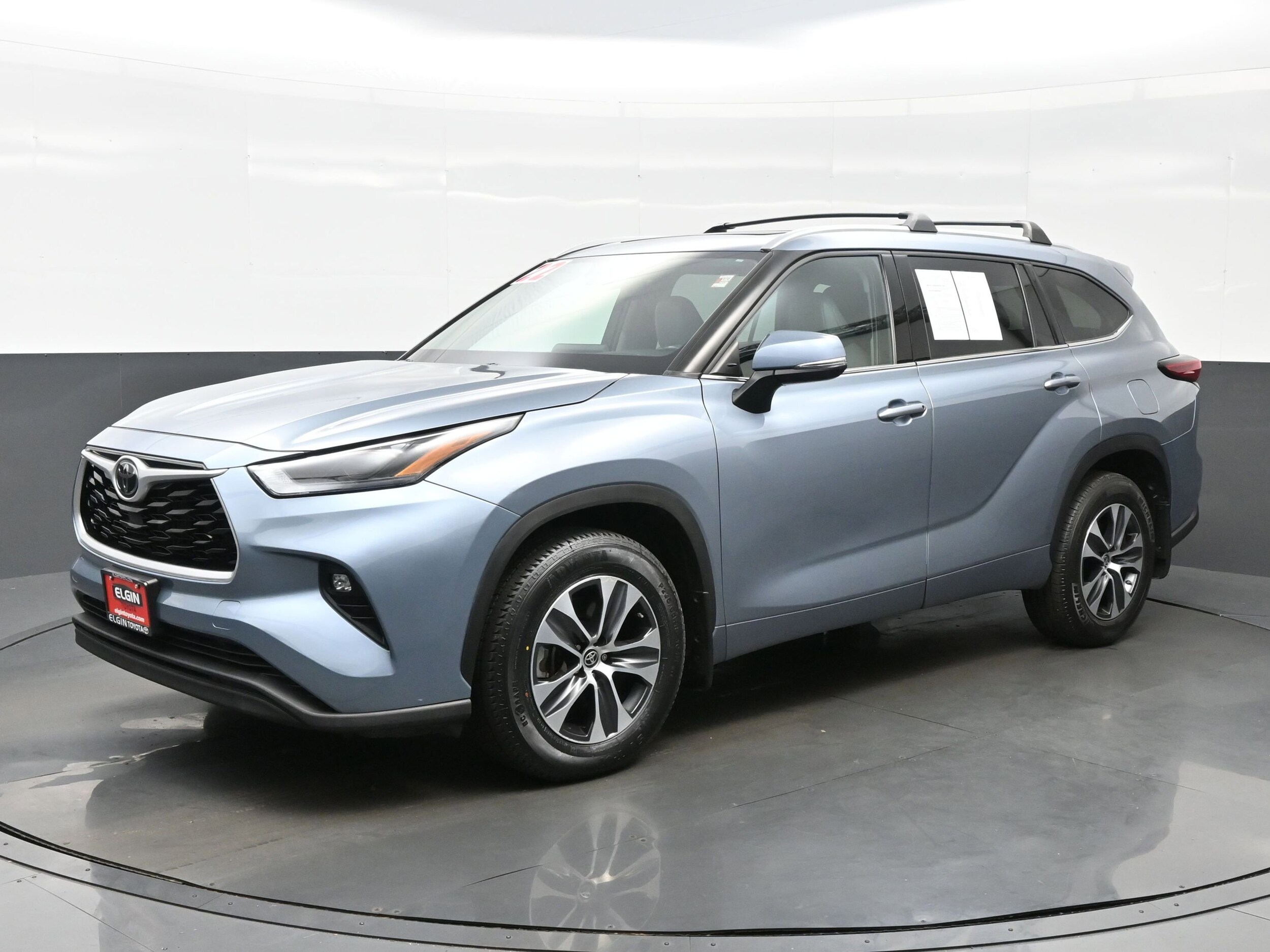 2022 Toyota Highlander XLE photo 2