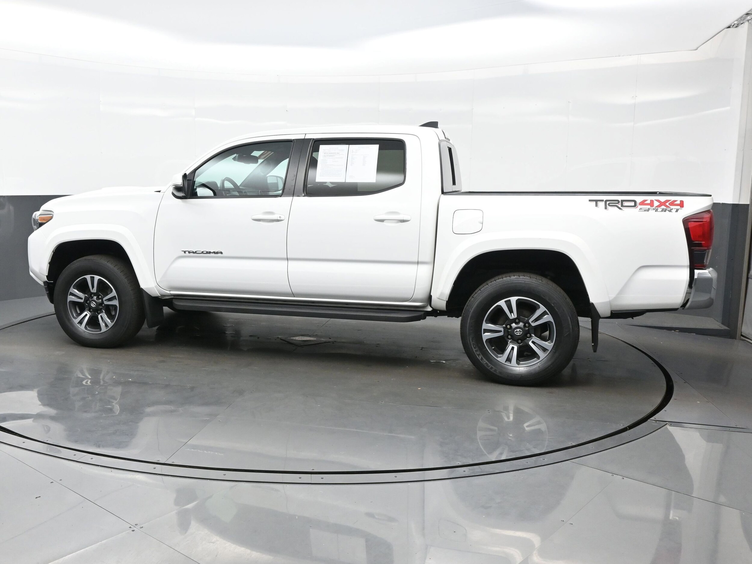 2019 Toyota Tacoma TRD Sport V6 4x4 photo 3