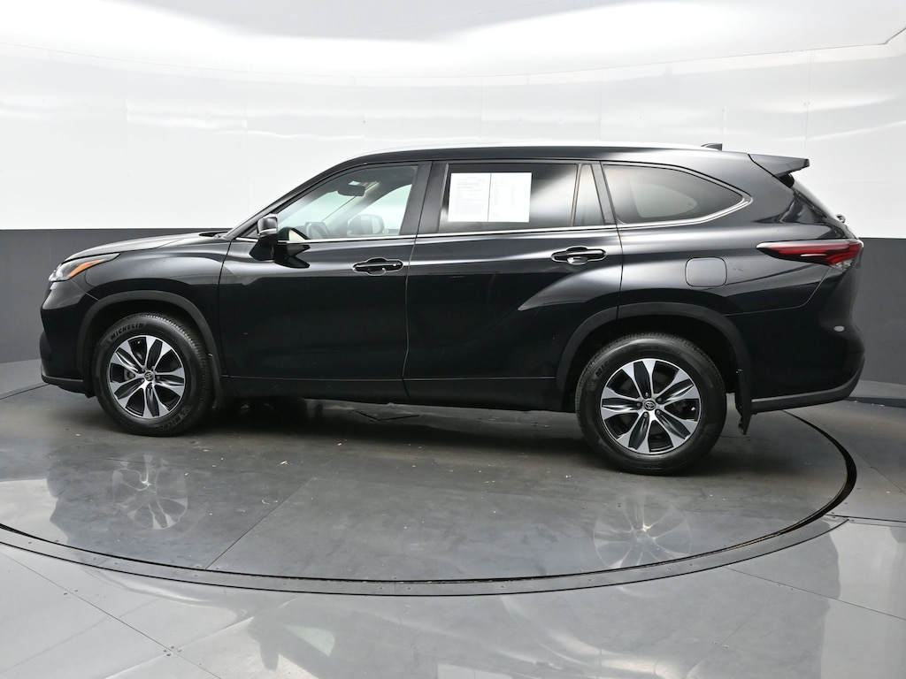 Used 2024 Toyota Highlander XLE SUV