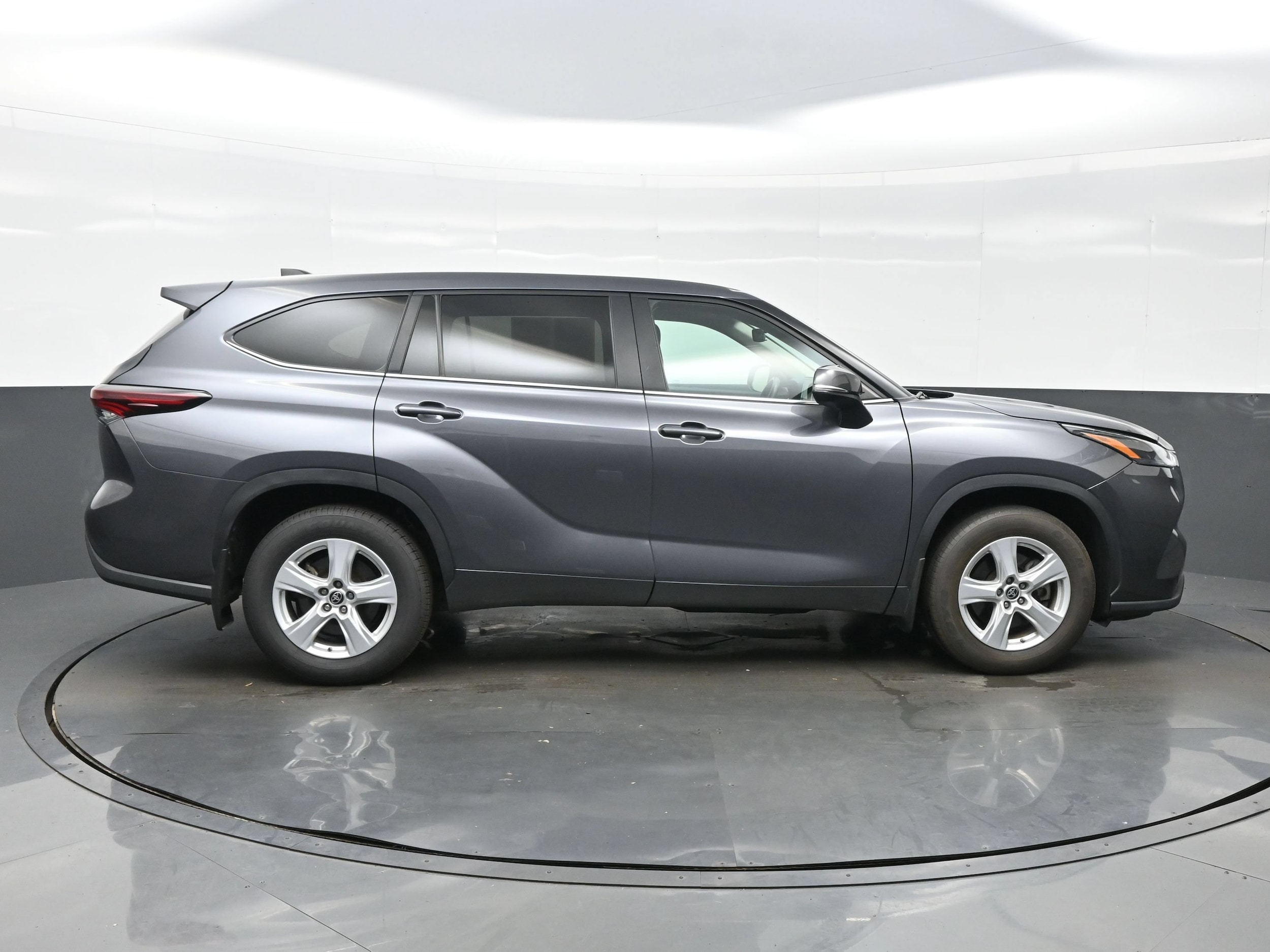 2024 Toyota Highlander LE - Photo 7