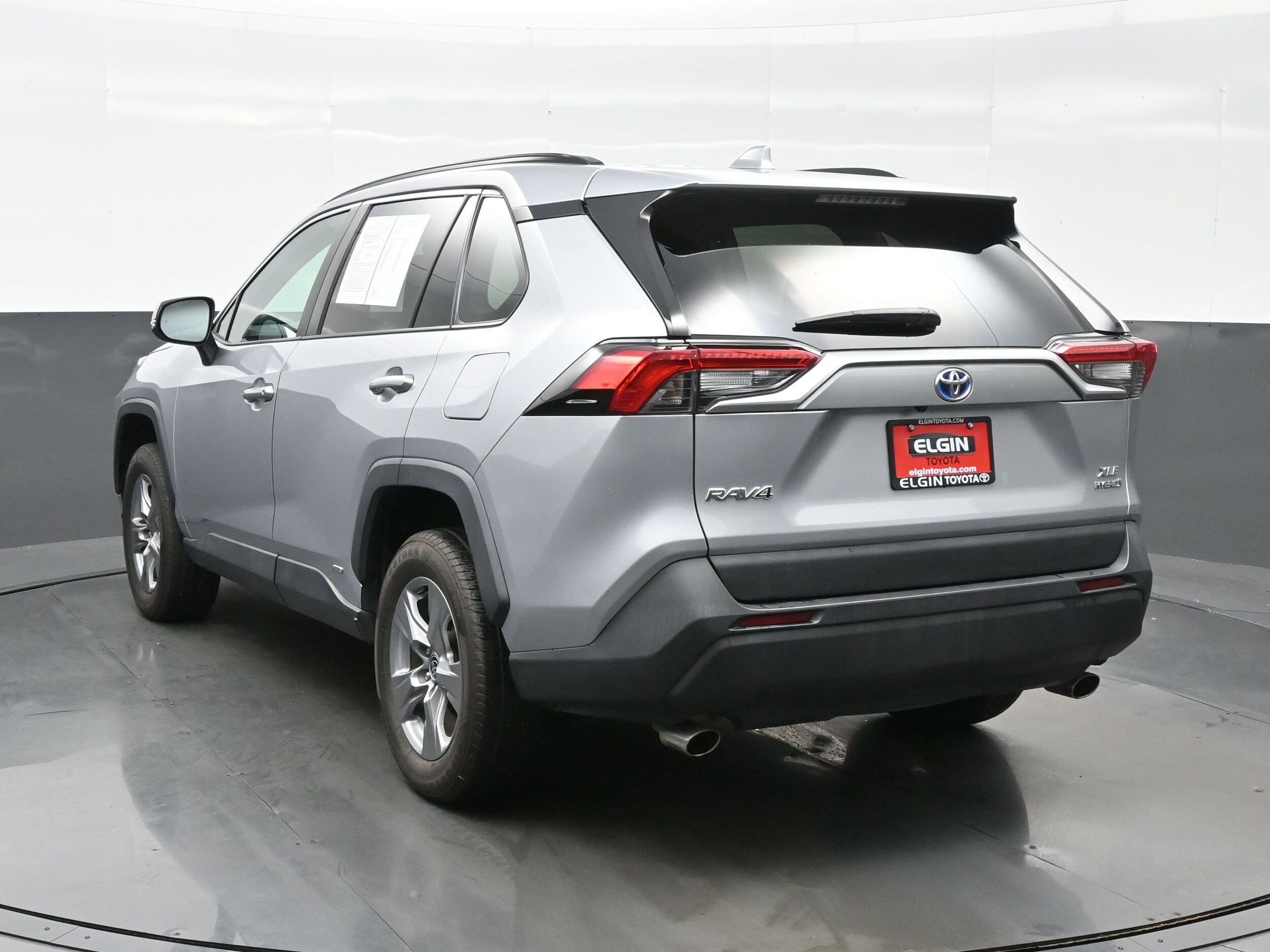 2022 Toyota RAV4 Hybrid XLE photo 4