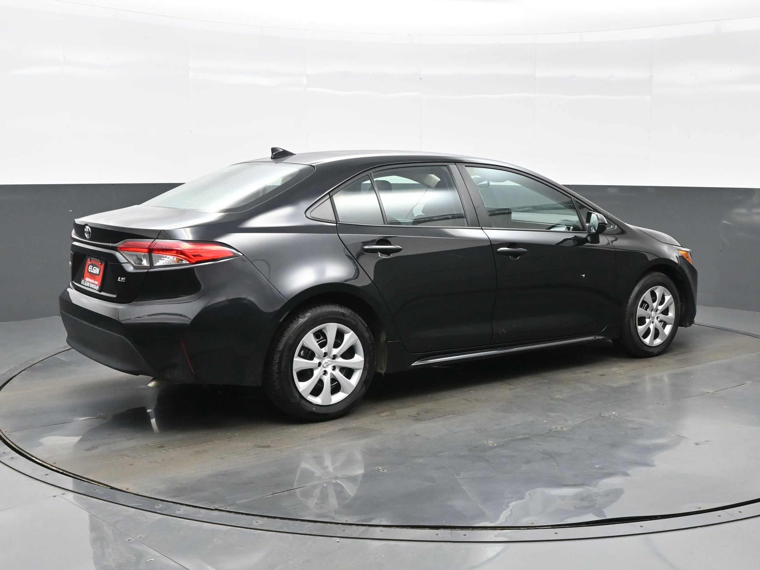 2025 Toyota Corolla LE - Photo 6