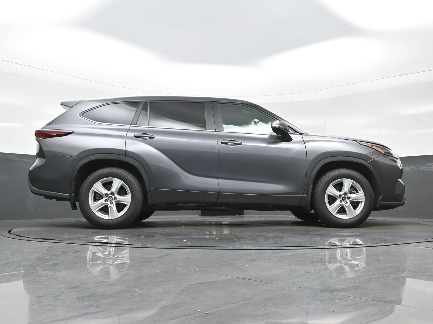 2024 Toyota Highlander LE - Photo 34