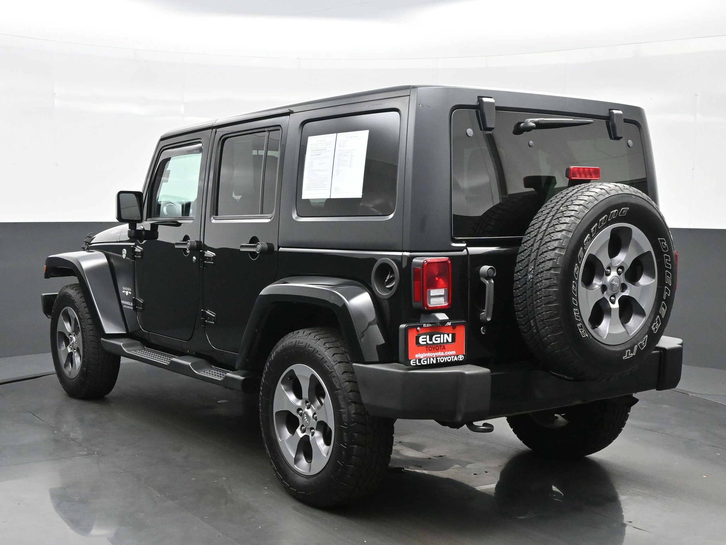 2016 Jeep Wrangler Unlimited Sahara photo 4