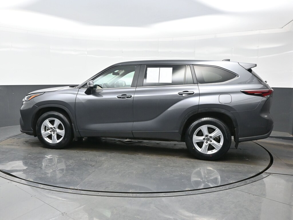 Used 2024 Toyota Highlander LE SUV