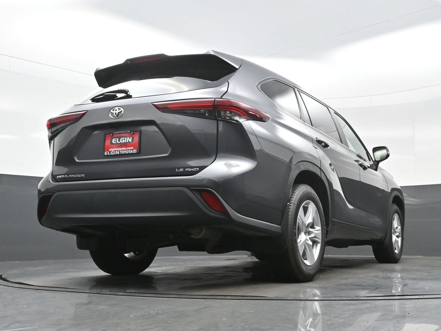 2024 Toyota Highlander LE - Photo 32