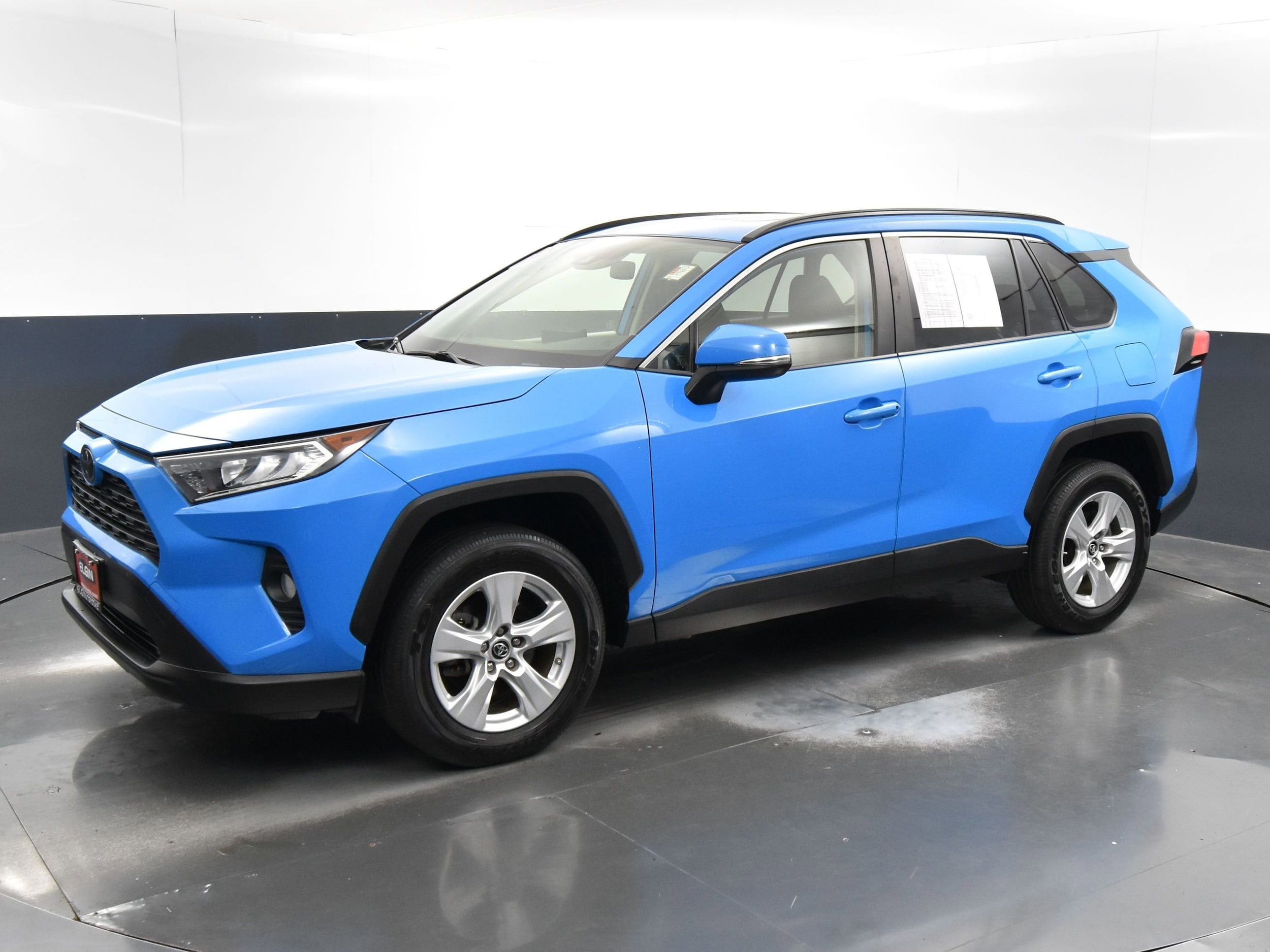 Used 2019 Toyota RAV4 XLE with VIN JTMP1RFV1KD014472 for sale in Streamwood, IL