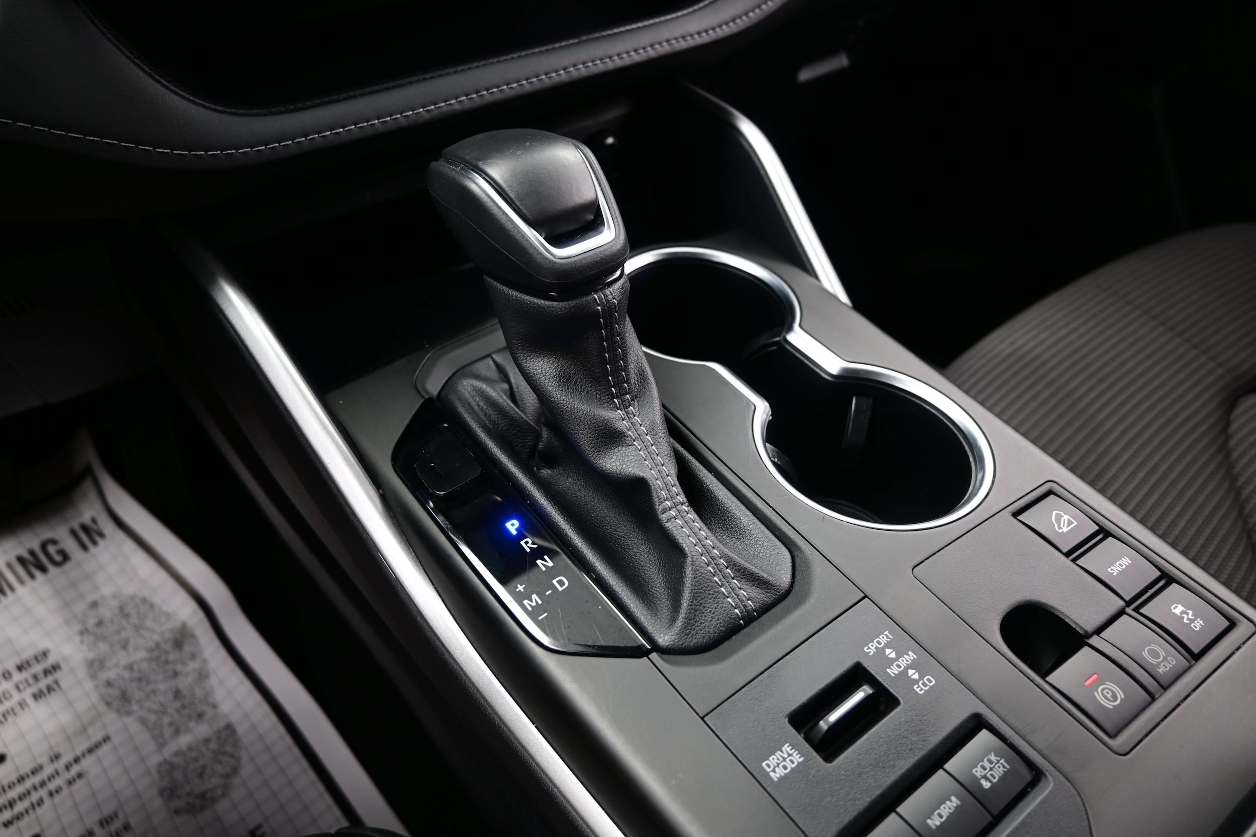 2024 Toyota Highlander LE - Photo 22