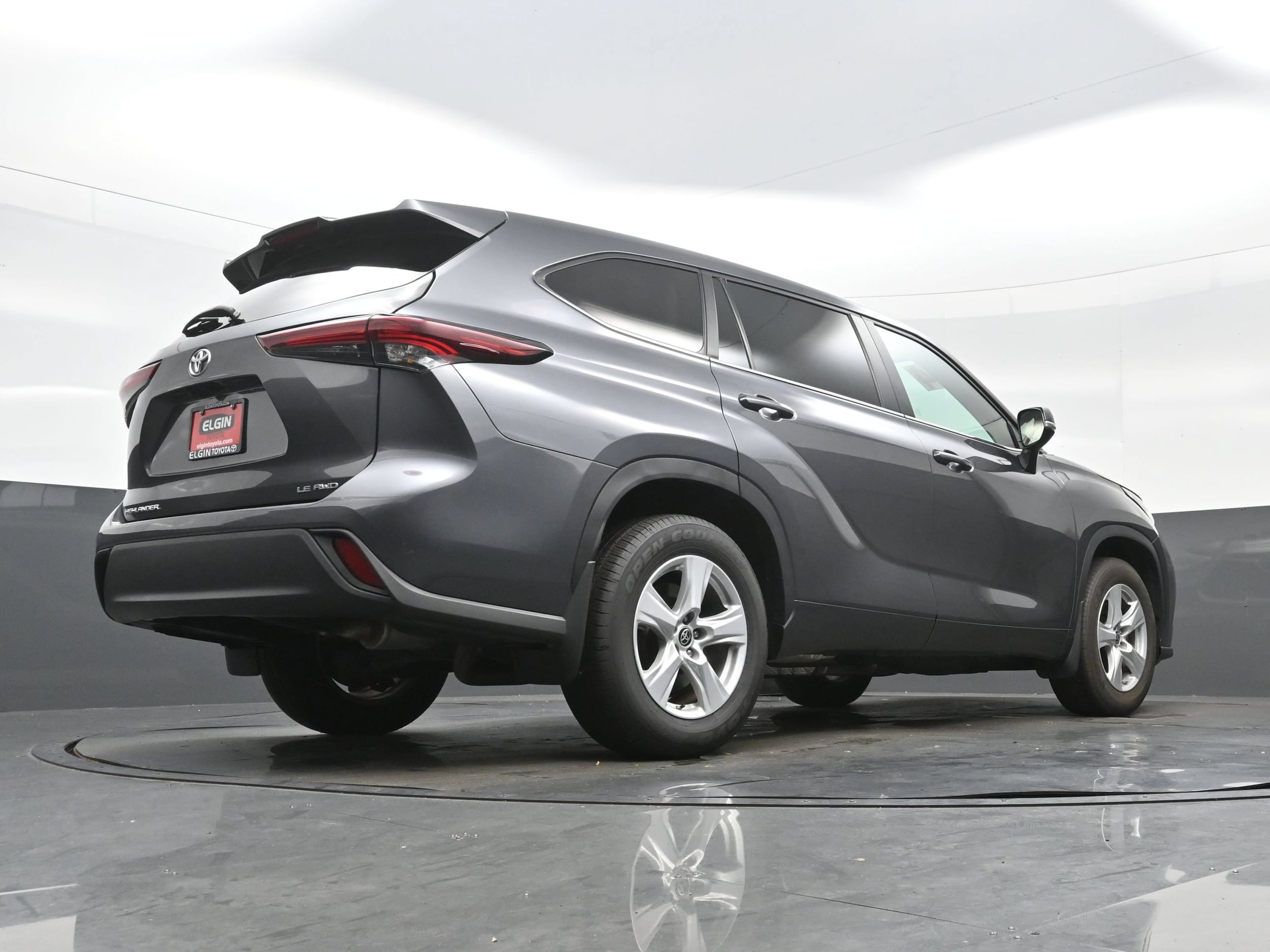 2024 Toyota Highlander LE - Photo 33