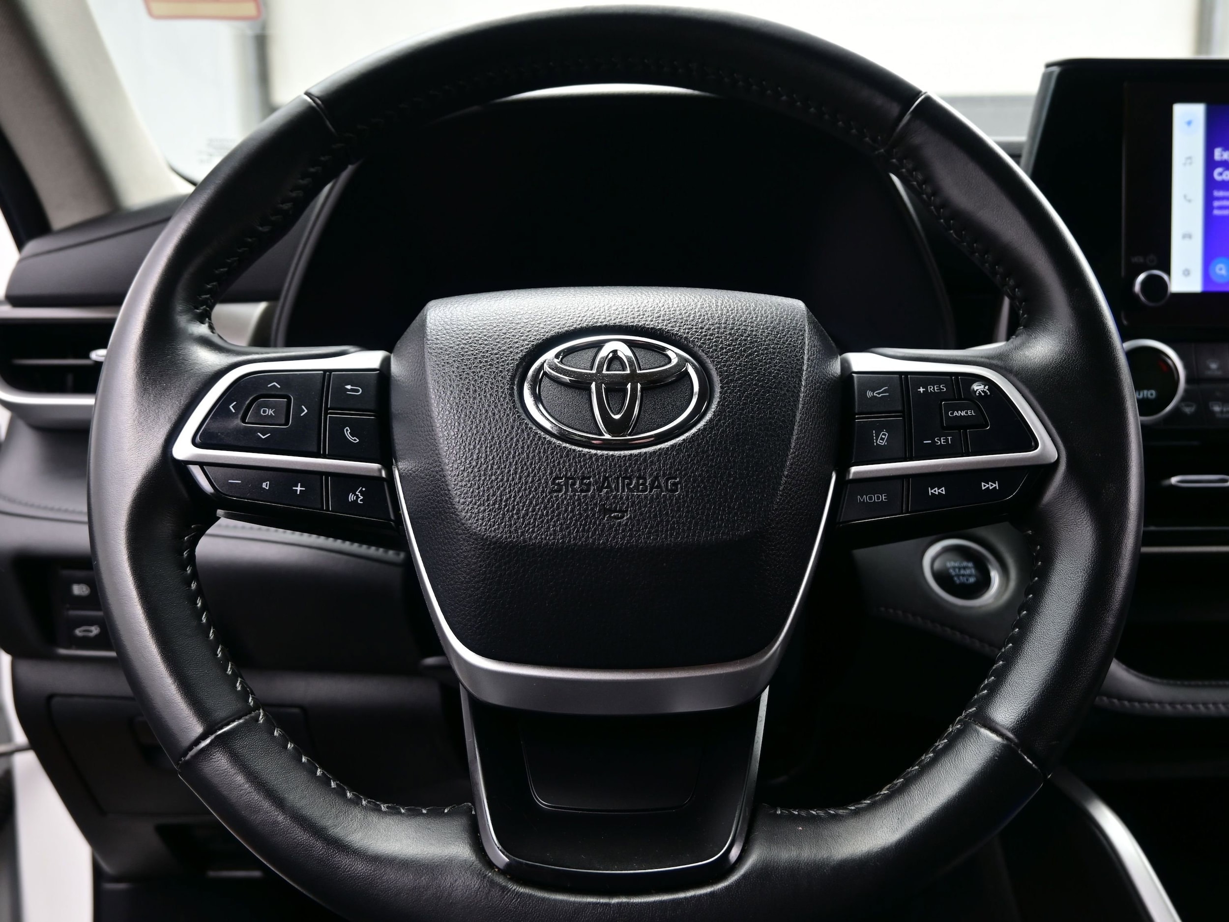 2024 Toyota Highlander LE - Photo 23