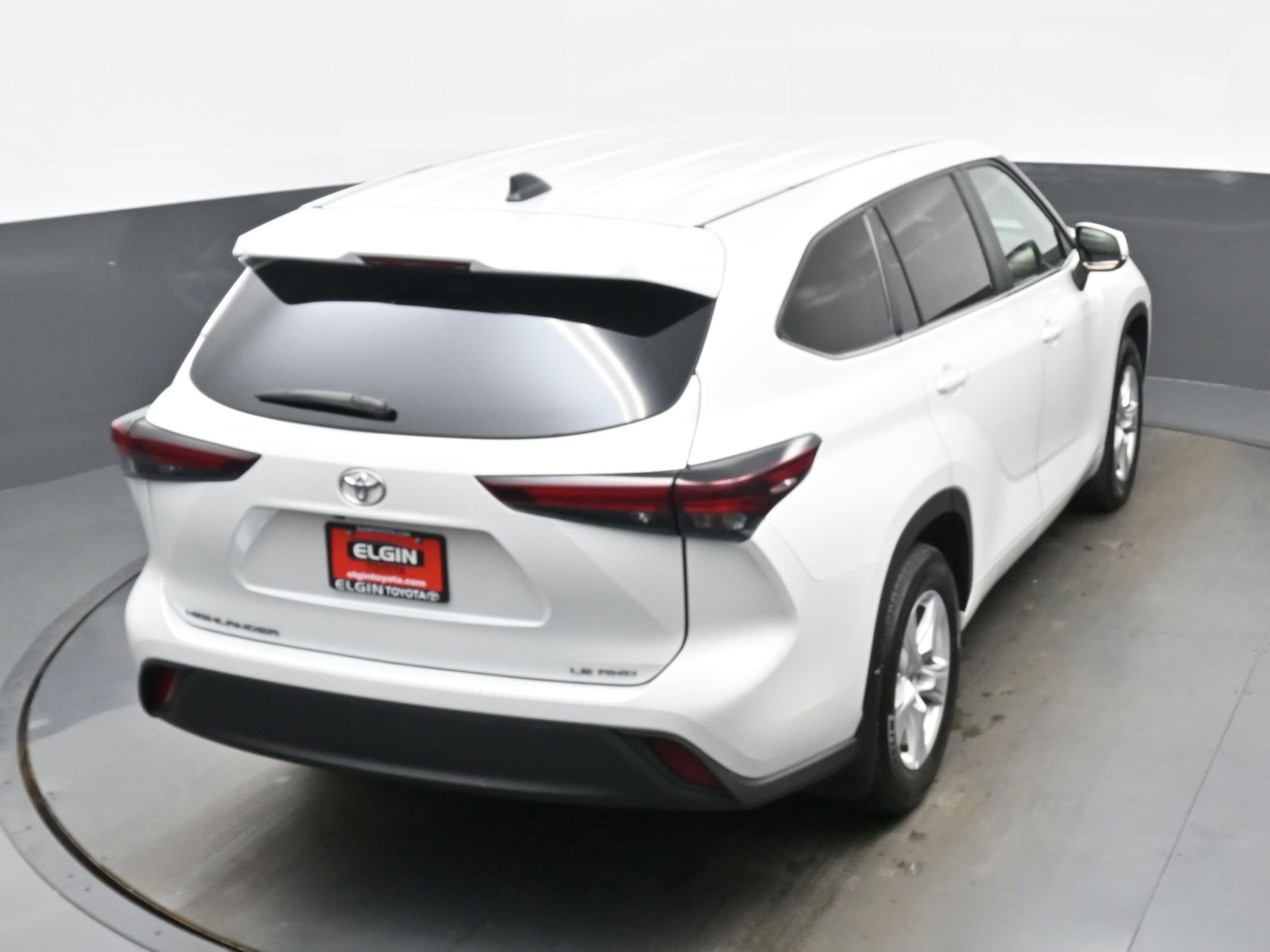 2024 Toyota Highlander LE - Photo 40