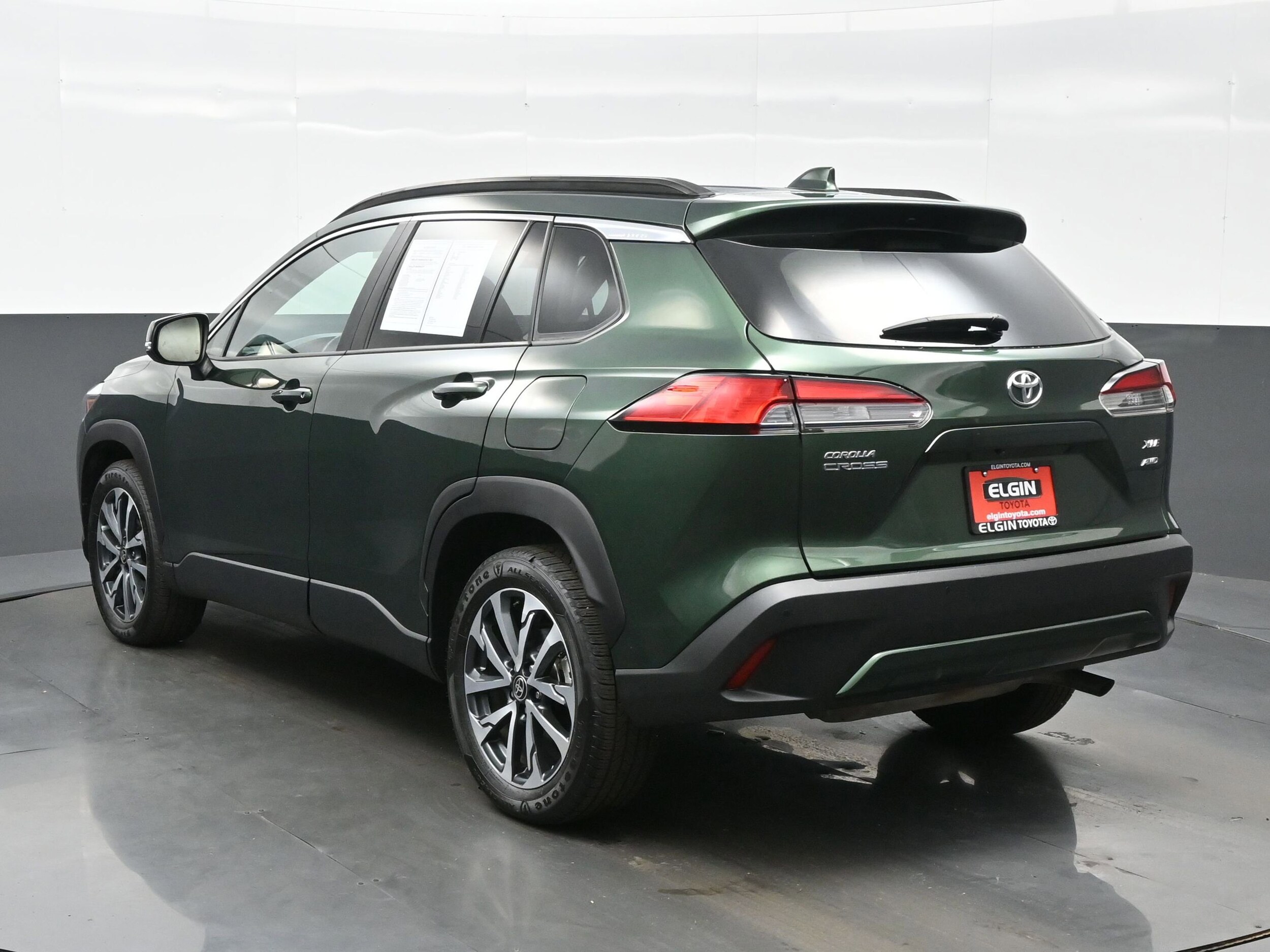 2022 Toyota Corolla Cross XLE photo 4
